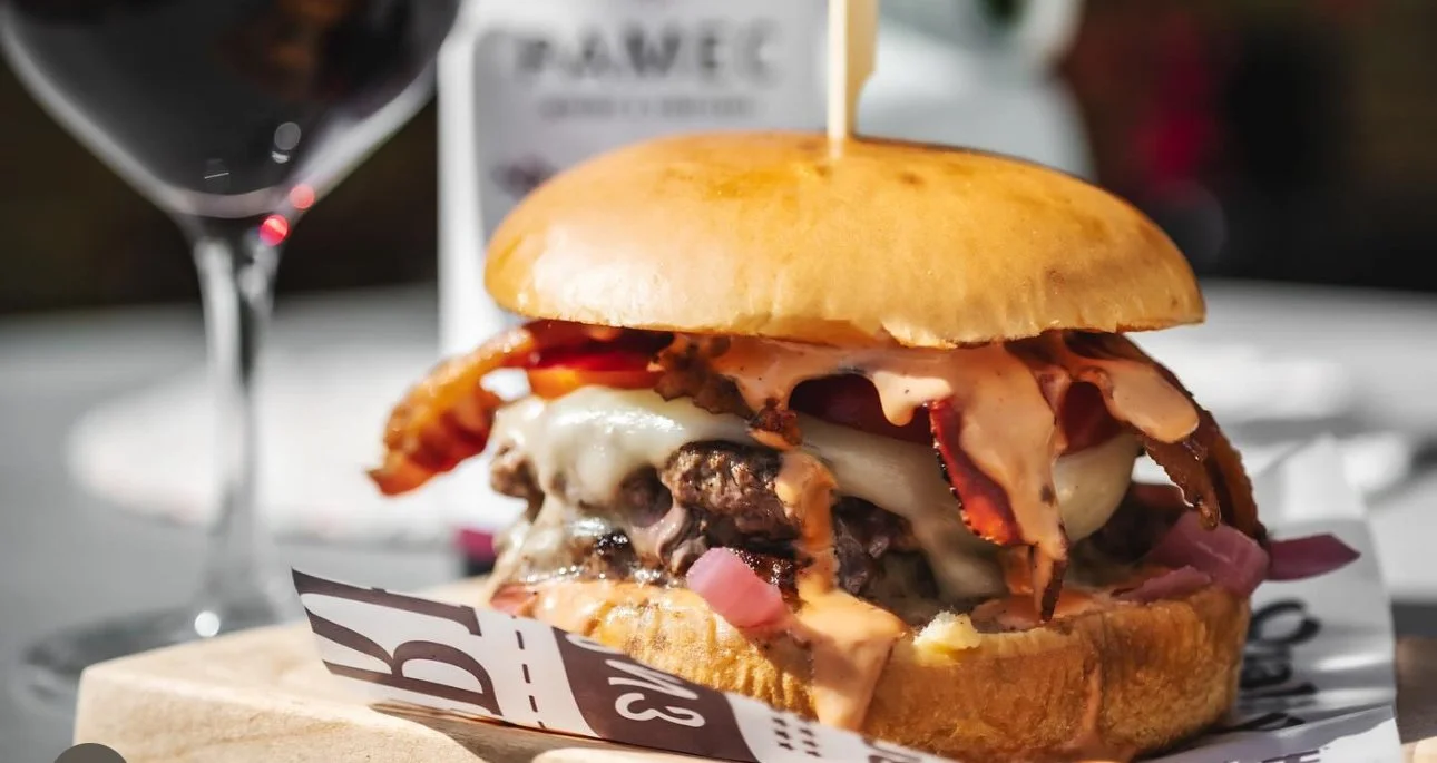 Every ingredient is sourced the same day and never frozen—prepared fresh to pair effortlessly with a glass of wine