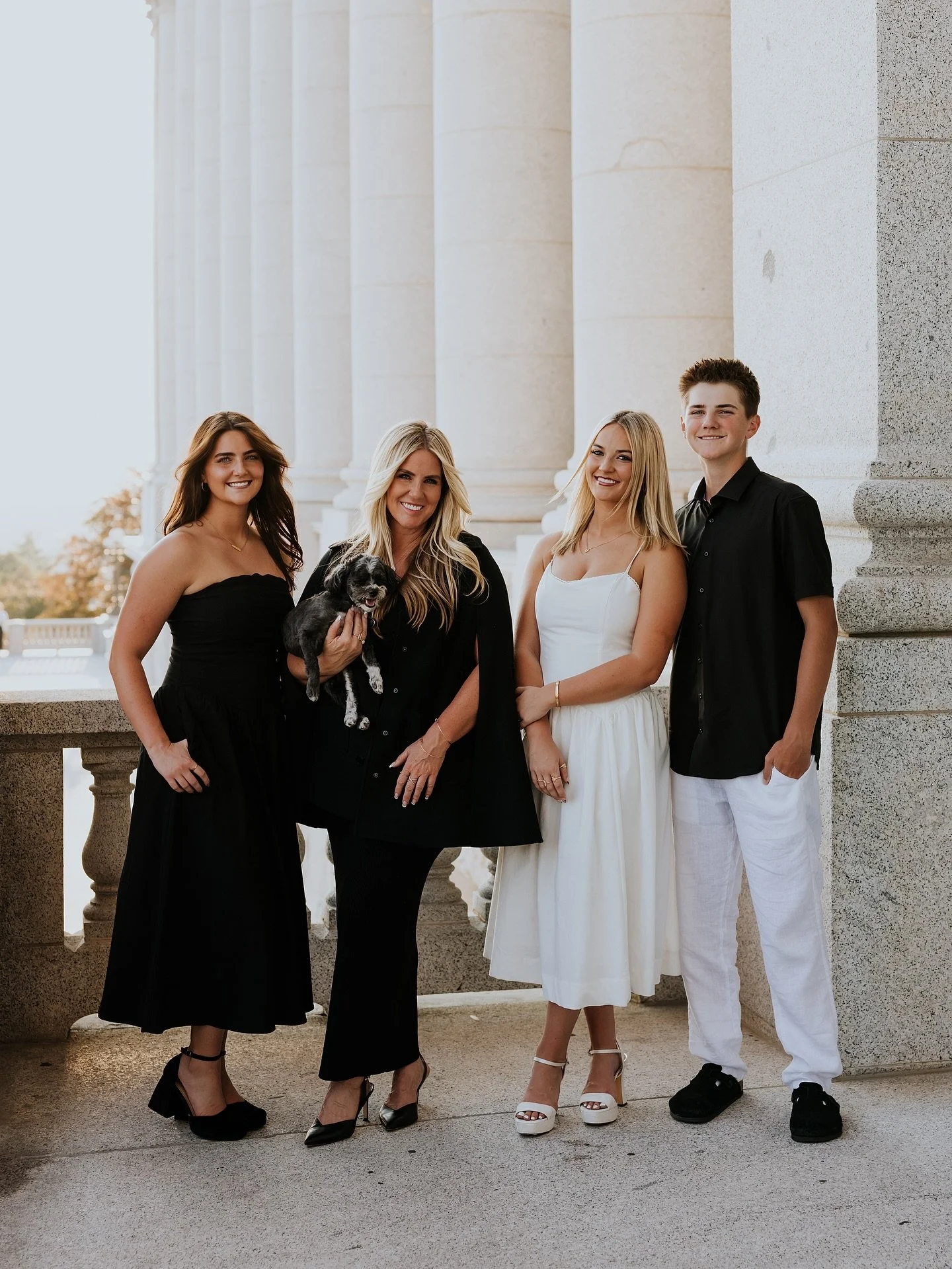 You can never go wrong with a b&amp;w color palette&hellip;🖤🤍
.
.
#utahfamilyphotographer #utahfamilyphotography #utahfamily #utahfamilypictures #utahportraitphotographer #utahportraits #slcphotographer #slcfamilyphotographer #slcphotography #utahp