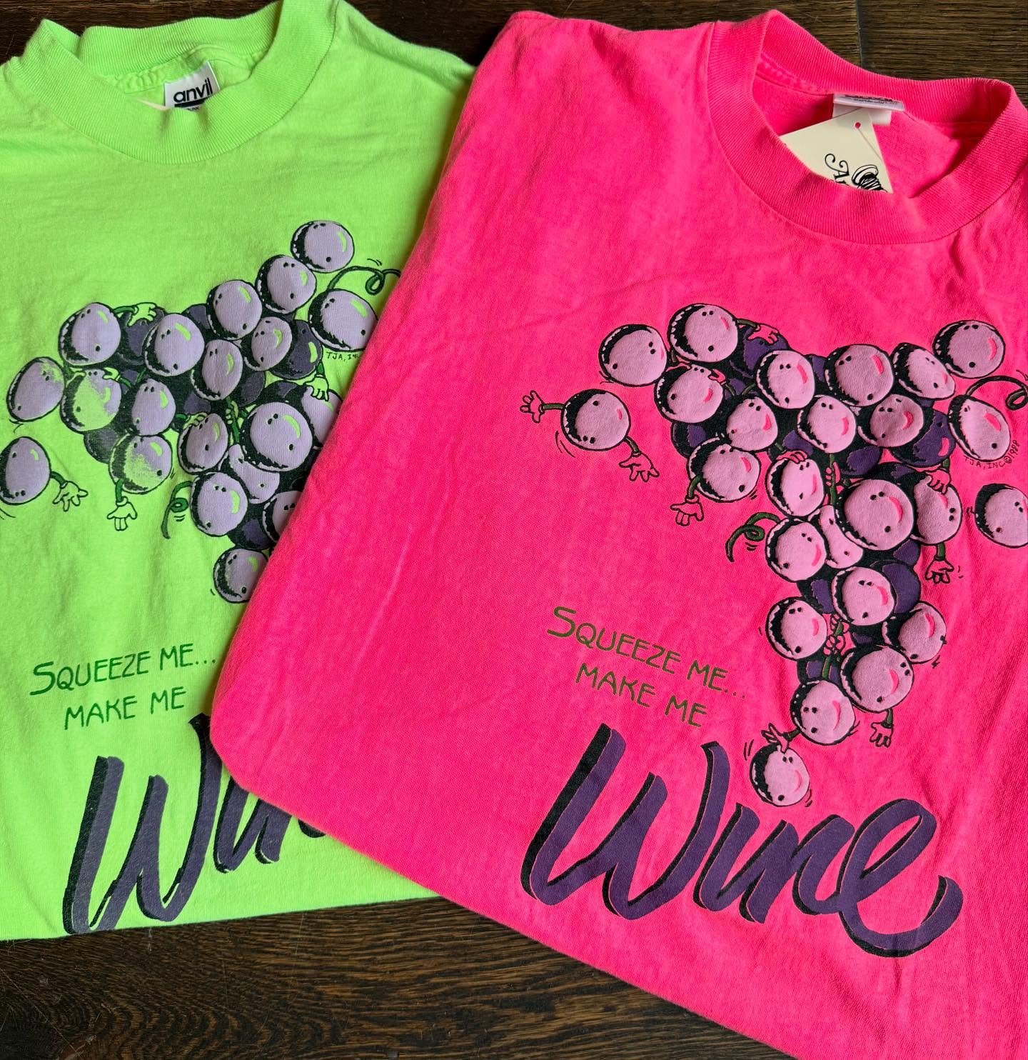 SQUEEZE ME.... MAKE ME Wine 🍇🍷