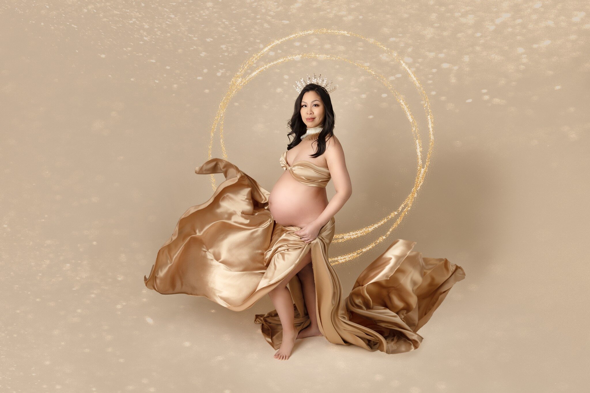 I am so excited to share this stunning maternity photo of the beautiful mom-to-be who radiates nothing but goddess vibes!

A maternity session is a celebration of the beauty and strength of motherhood, and this gorgeous mom absolutely shone in front 