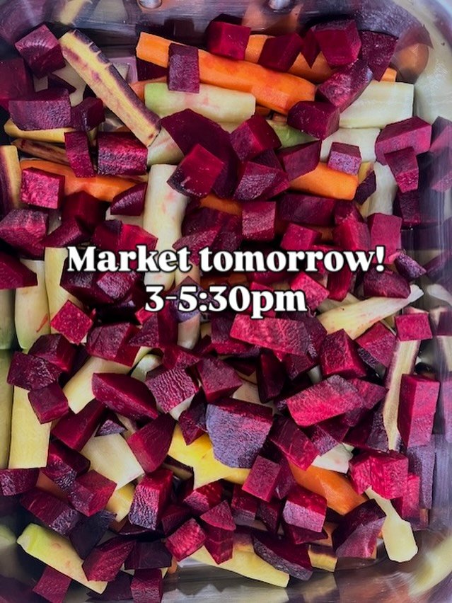 Market is on tomorrow 3-5:30pm at Buker Community Center! Come get spoiled by our vendors!
@redstovefarm is cooking up a storm for you!

#augustamaine #supportlocal #eatlocal