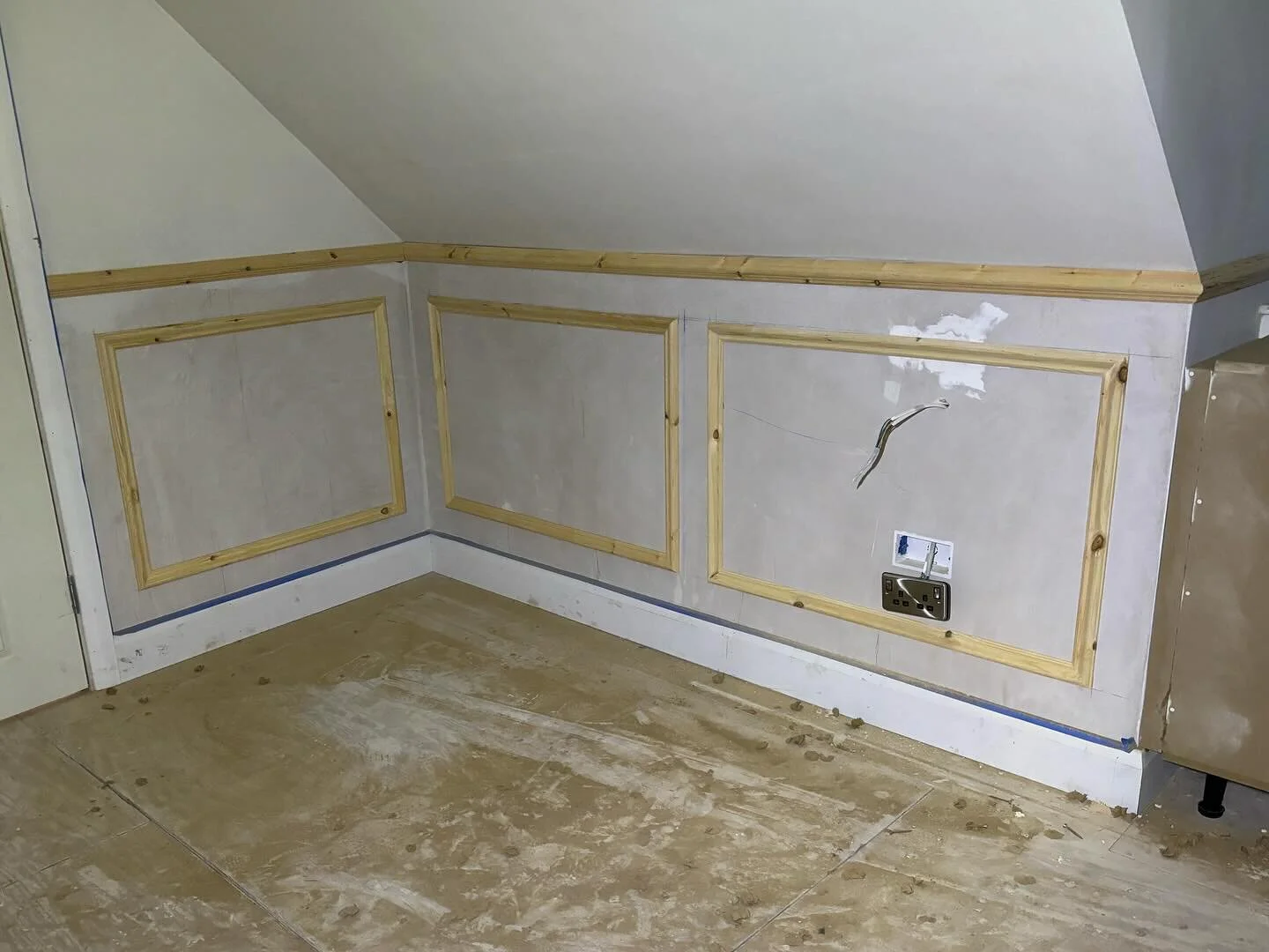 Couple of bits done for a friend’s refurb over Christmas. Panelling and dado rail with top opening blanket box, making the most of an awkward alcove which will be hidden behind the bed. Couple of hot press doors also knocked up. This house is b