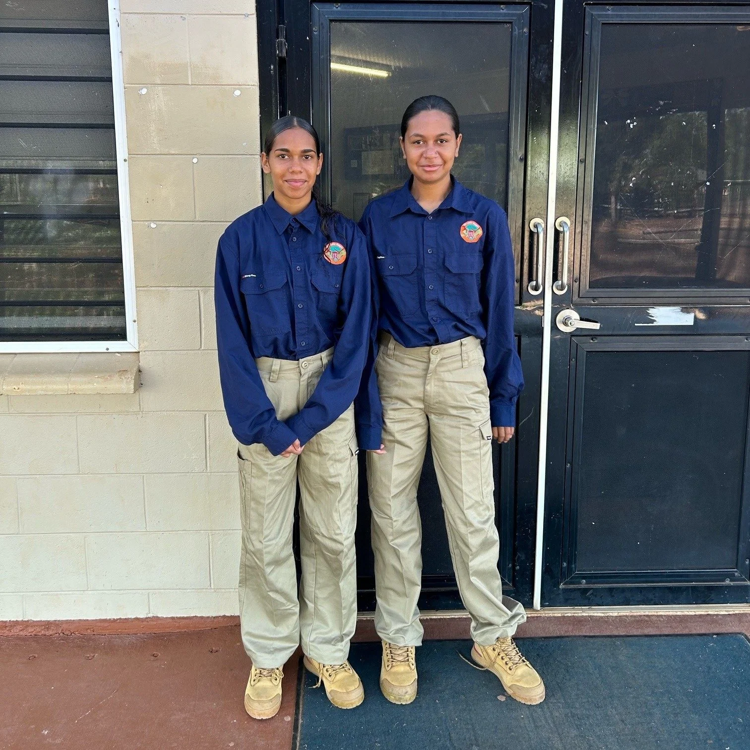 As part of the Tiwi Rangers program Dakoda and Olivia got to do some work experience setting out cat traps. They loved learning about the traps and getting hands on experience from the professionals. 🐱🐾🌿