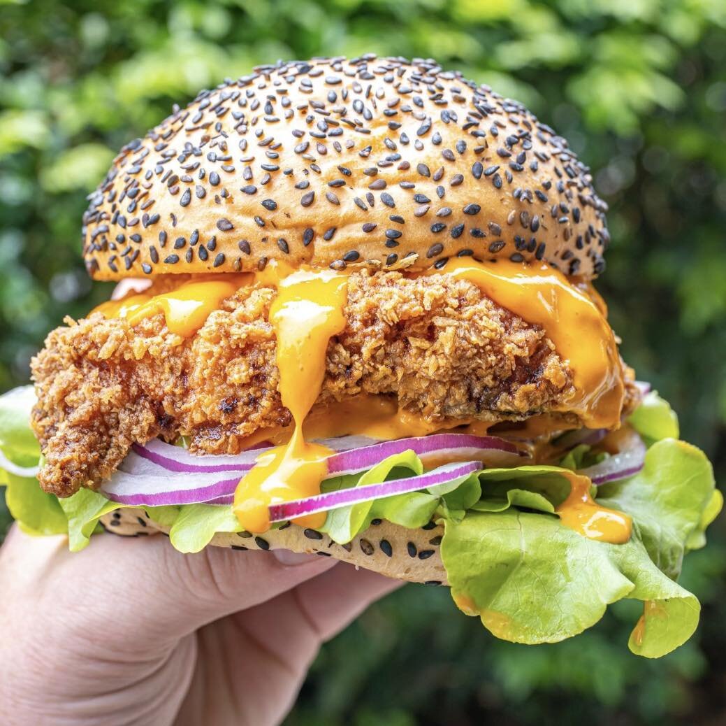 Everyone&rsquo;s goto chicken burger when you just need that amazing fresh southern fried chicken fix, Hounds style. 🤤🤤🤤

200g chicken breast (not thigh) patty made fresh each time you order. Butter milk, panko crumb deliciousness topped with hous