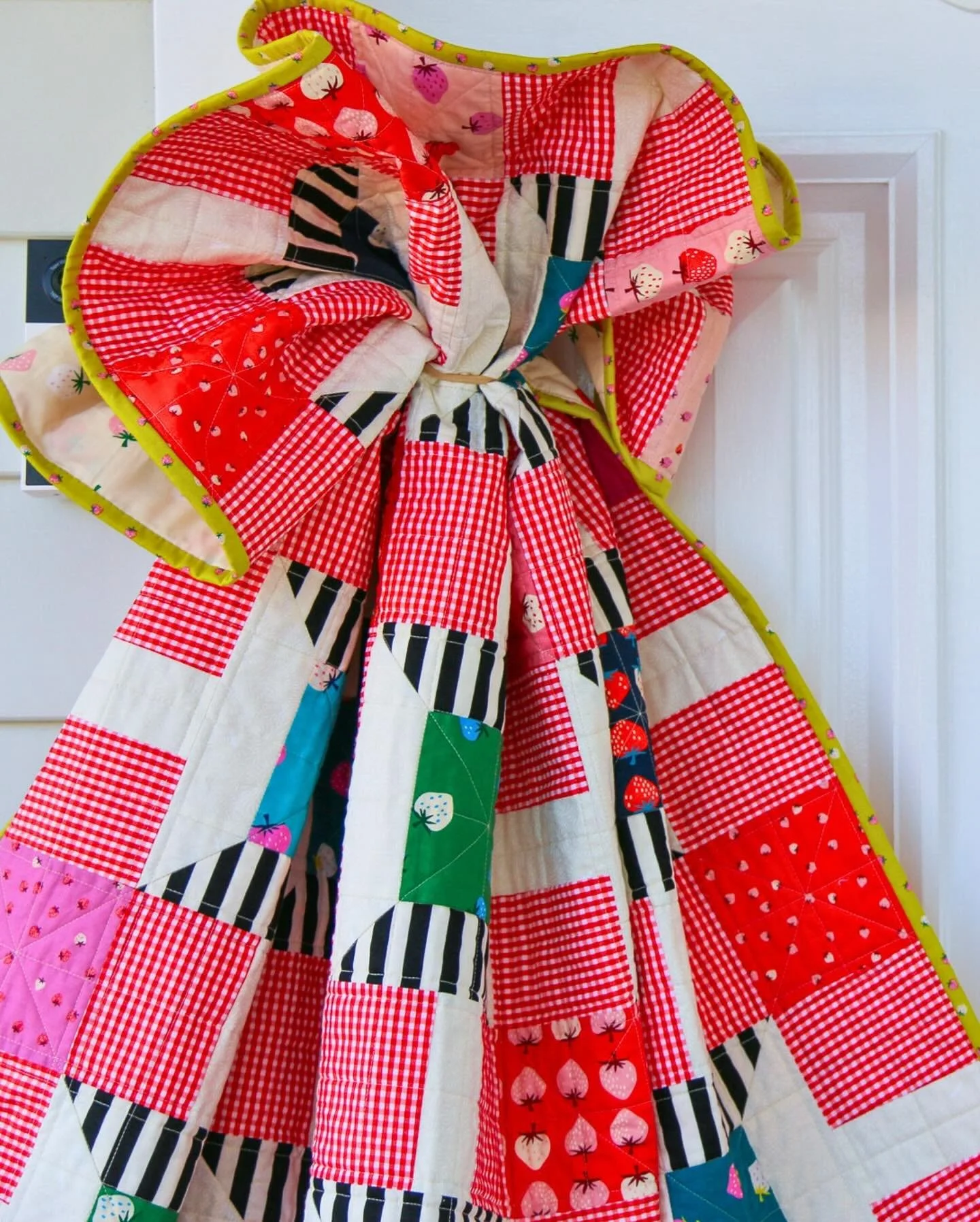 ✨ LAST 24 HOURS: Your 2026 Creative Journey Begins Now! ✨ 
The calendar order window is closing tomorrow—and I don’t want you to miss out on bringing a full year of vibrant, patchwork inspiration into your studio.
When you order the 202