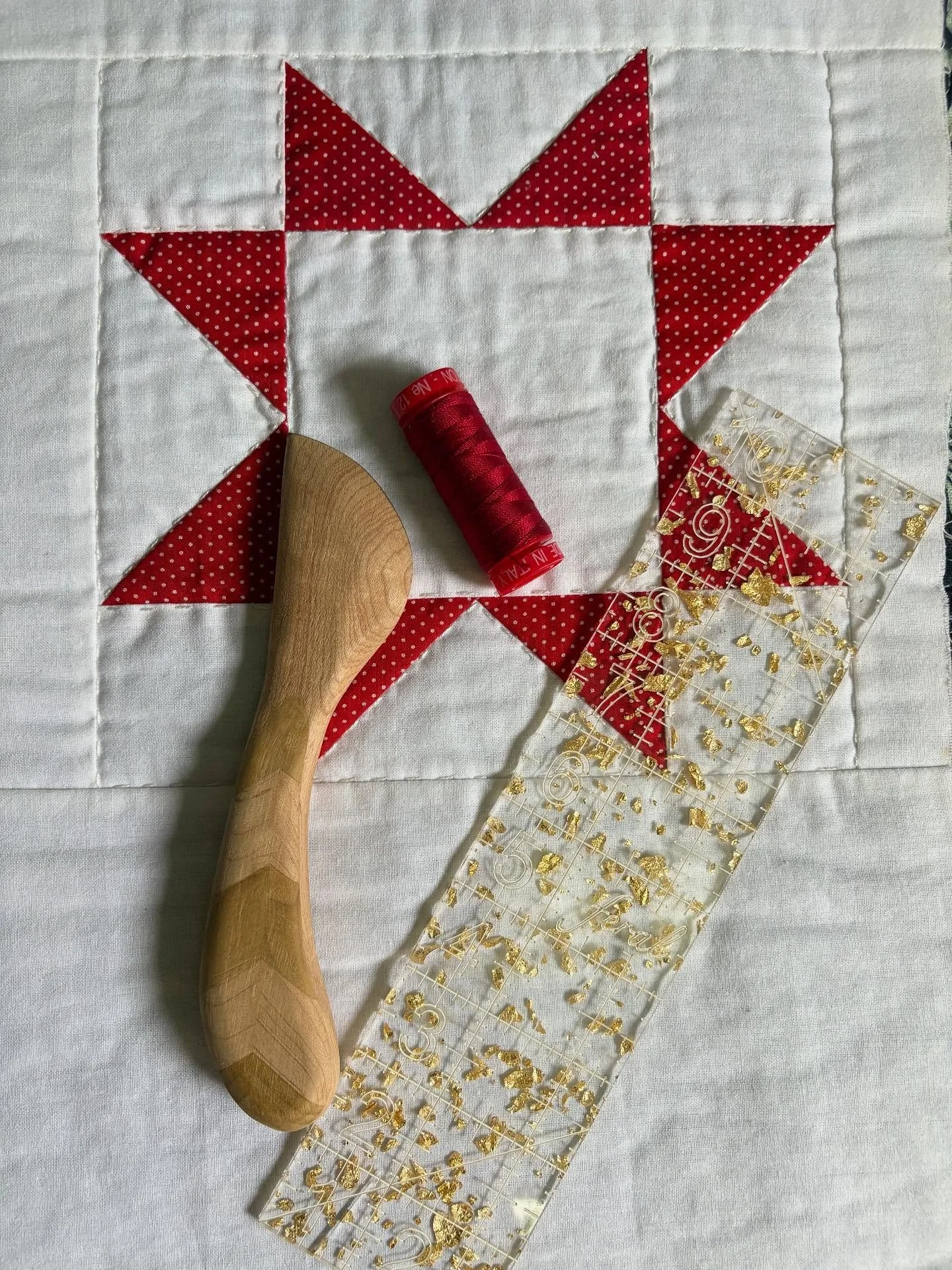 The debate is over&mdash;it&rsquo;s officially Christmas stitching season!

Here is my submission for the Aurifil Artisan October Secret Stitch Swap! 
I chose a Christmas stocking in classic red and white. 
I kept the design simple and elegant to rea