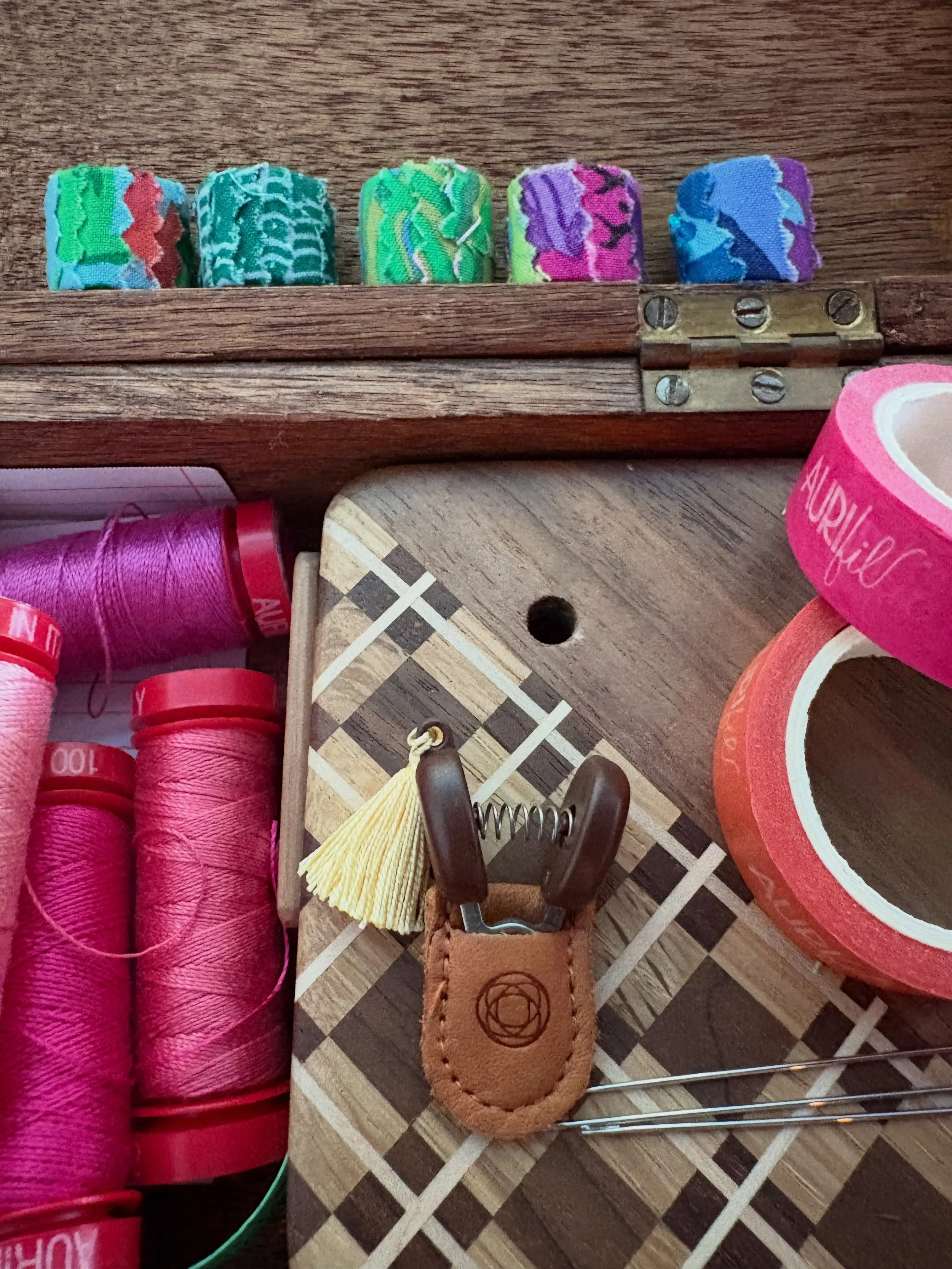 No thimble? No problem!

I couldn&rsquo;t resist squeezing one more project out of my @freespiritfabrics scrap bundles! I made these super cute, custom-fit DIY thimbles using just fabric and cardboard scraps, all stitched up with the gorgeous @aurifi