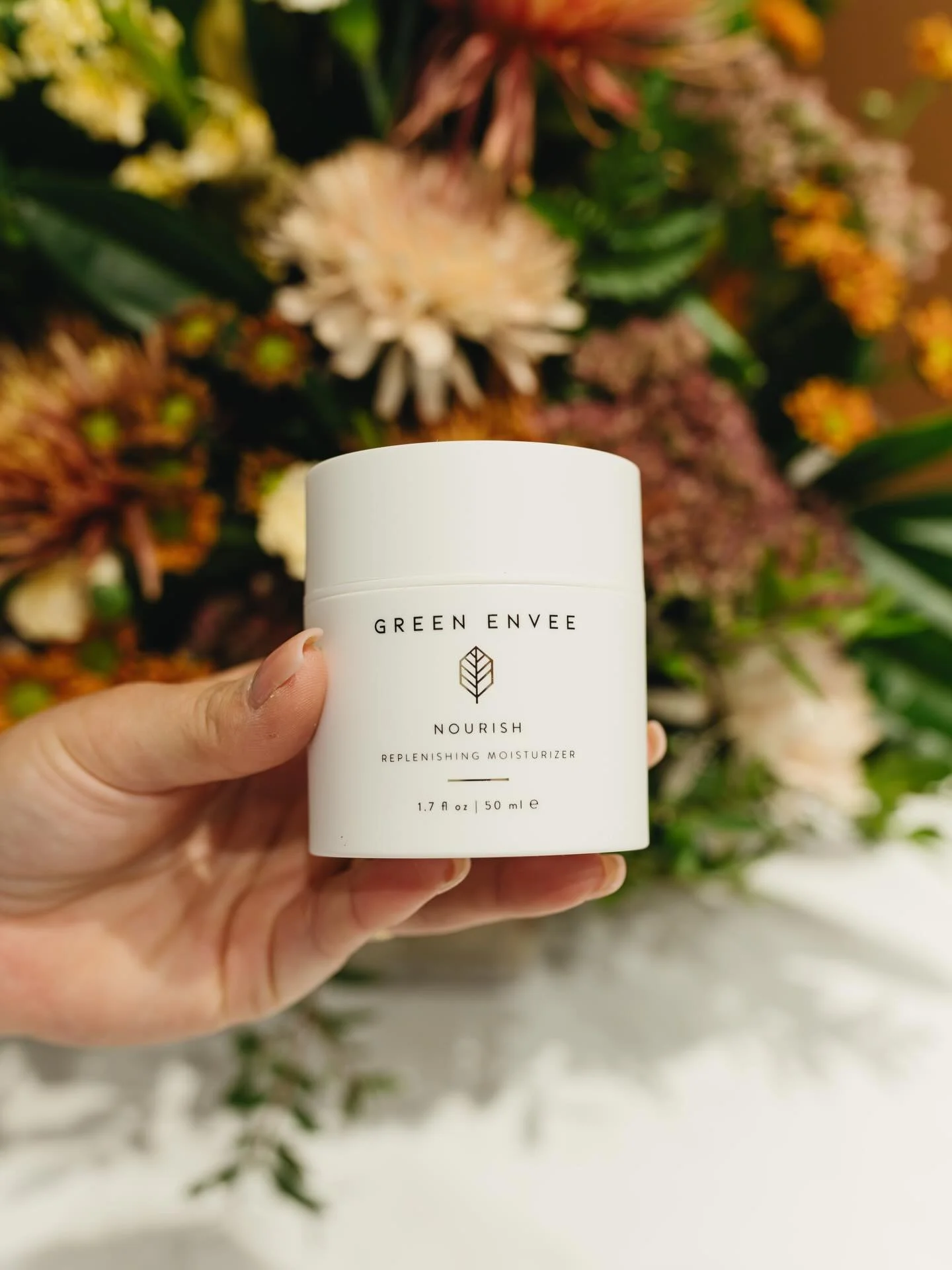 𝗡𝗼𝘂𝗿𝗶𝘀𝗵 𝗥𝗲𝗽𝗹𝗲𝗻𝗶𝘀𝗵𝗶𝗻𝗴 𝗠𝗼𝗶𝘀𝘁𝘂𝗿𝗶𝘇𝗲𝗿

If your skin tends to feel dry, sensitive, or a little off in the winter, this is one of my favourite recommendations 😍. It focuses on supporting the barrier so hydration actually lasts