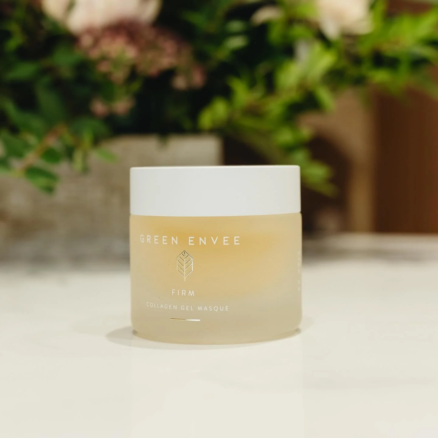 If you struggle with rosacea, this masque deserves a spot in your routine. 😍

When skin feels flushed, reactive, or easily irritated, Firm Collagen Gel Masque is our number one pick - helping calm visible redness, replenish hydration, and restore b