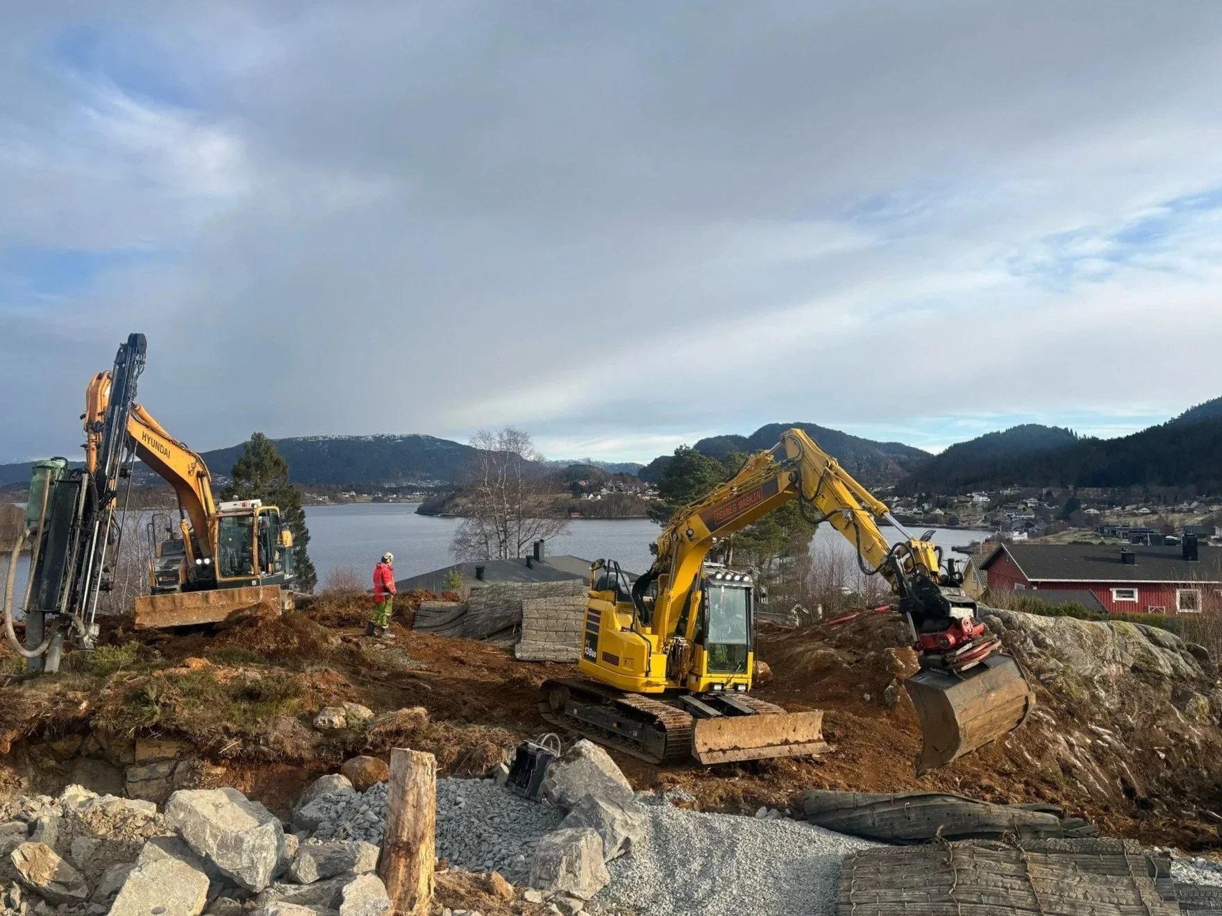 Graving og sprenging av berg på tomt i Sula kommune