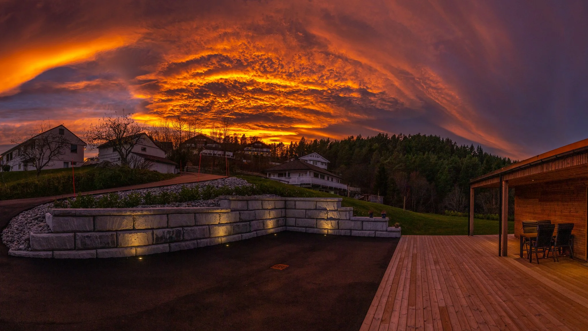 Ferdig mur i et uteområde/hage Sula kommune