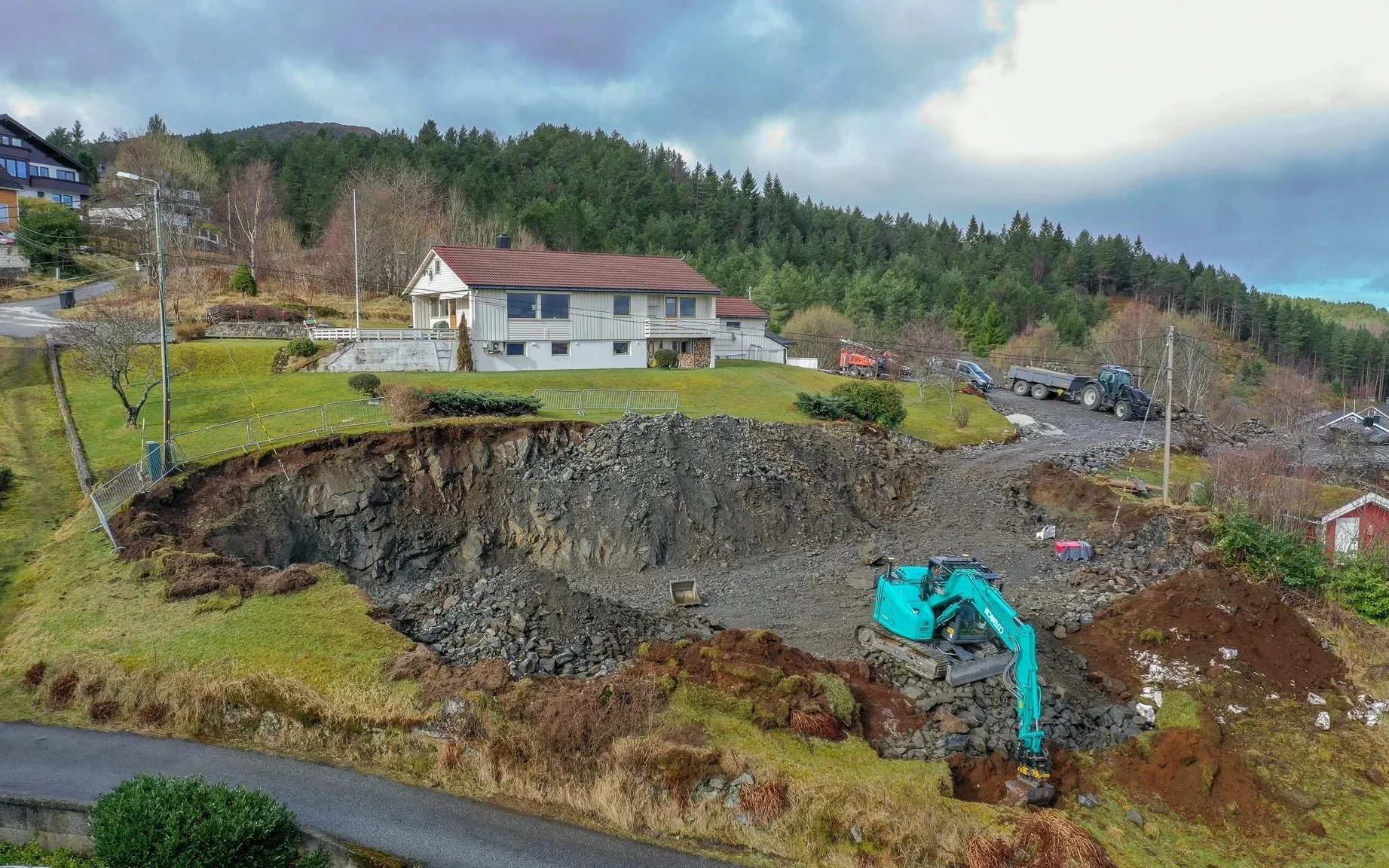 Graving og bearbeiding av tomt