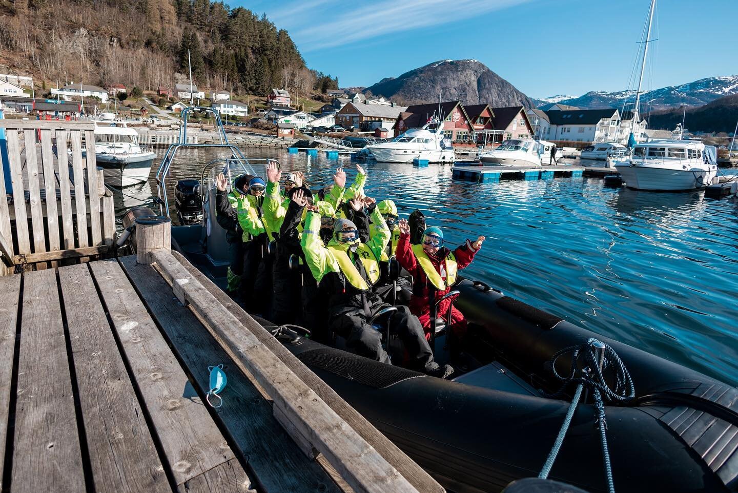 &Aring;rets f&oslash;rste tur til Alden er gjennomf&oslash;rt! 
Det blei ei fantastisk oppleving med full b&aring;t, bl&aring; himmel, og kjekke passasjerer! ☀️ 

Vi tilpasser alltid farten etter passasjerane sitt &oslash;nskje, vi kan difor sei at d