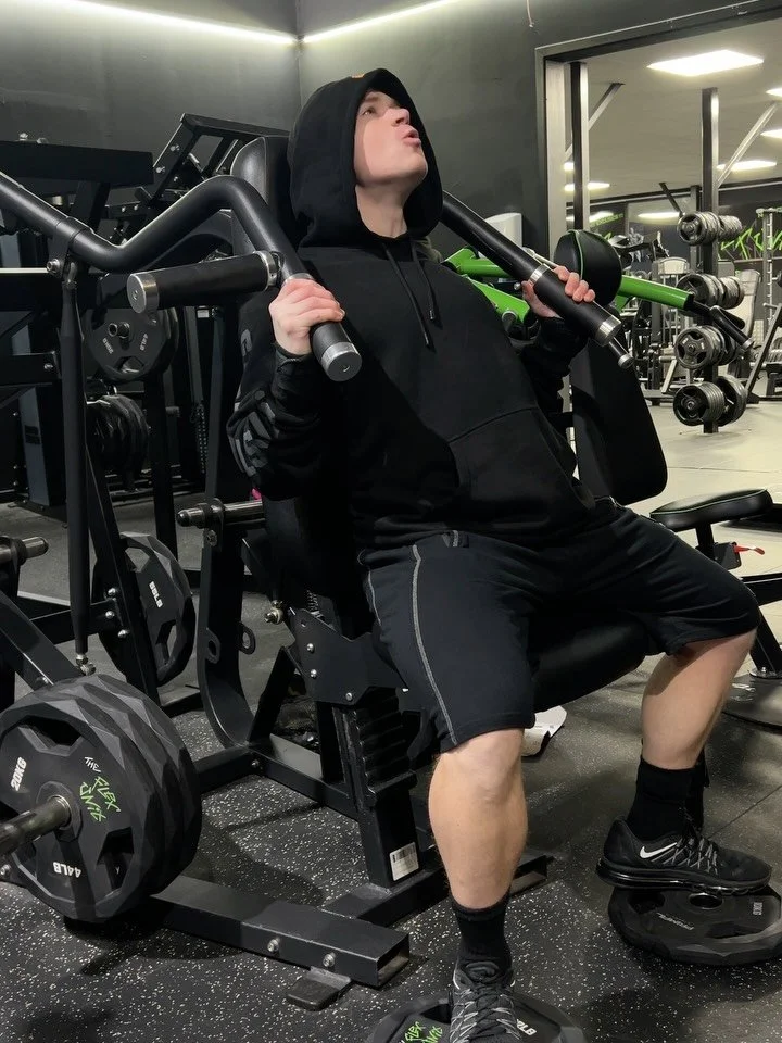 Stop Going For Reps You Can&rsquo;t Achieve. 

Something valuable to remember when trying to hold onto your performance during dieting or even progress is not to go for reps you can&rsquo;t achieve. 

If I match reps during a diet I&rsquo;ve done wha