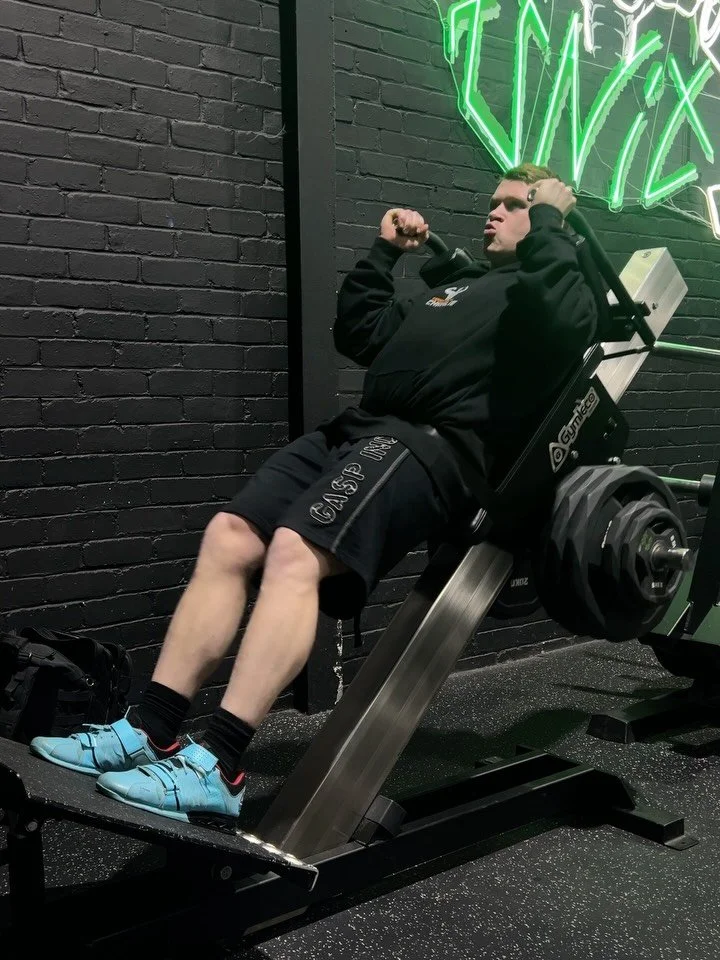 This Weeks Work. 

More strides forward taken in the gym with everything going pretty smoothly. 

Enjoying having more food in me and being bask to beating the logbook week in week out. 

I bodybuild because I love to train, not the other way about. 