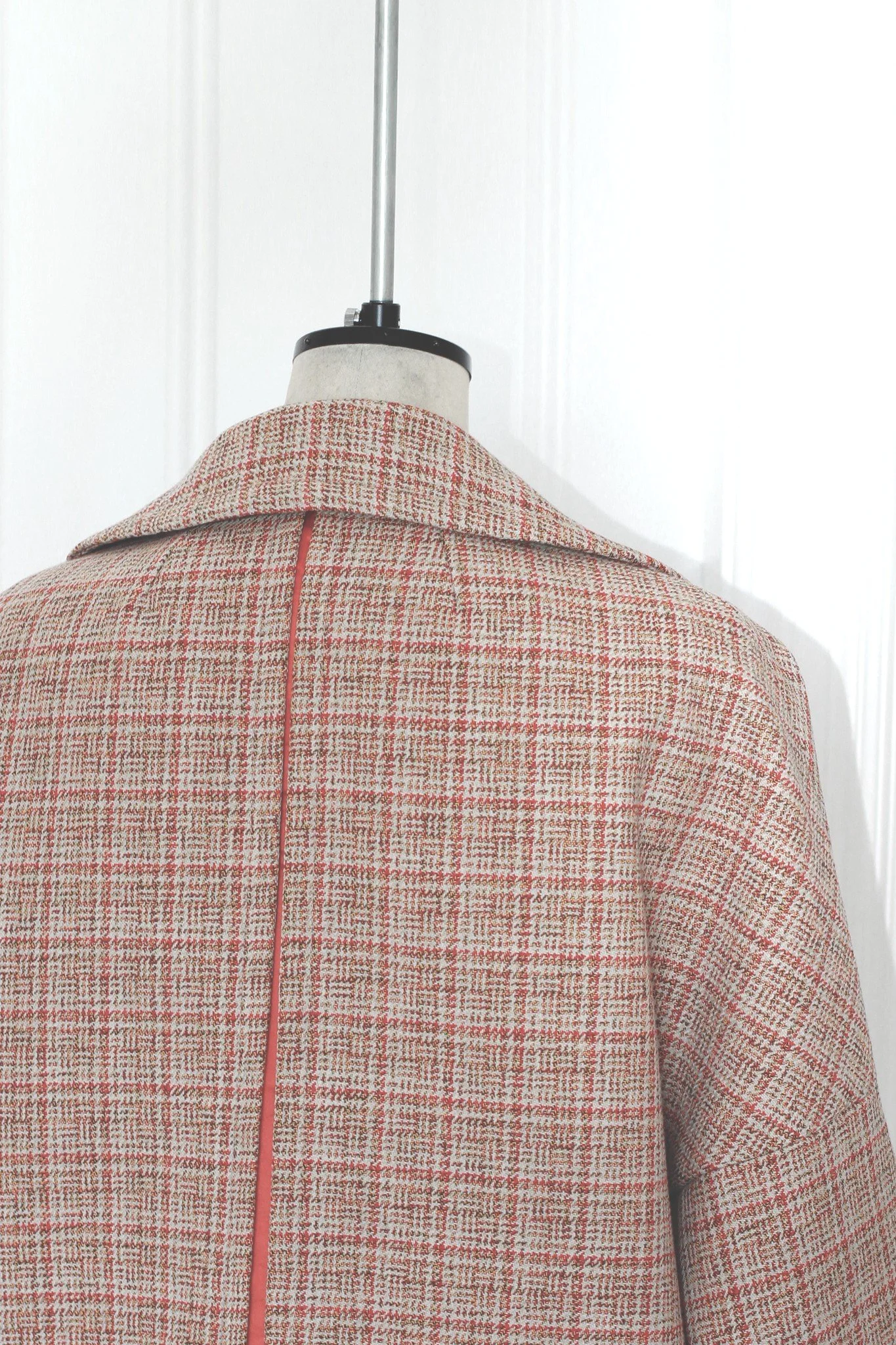 A timeless design, the Charlotte Coat's subtle front and back seam detailing draws inspiration from 18th-century frock coats, reimagined in clean, shadowed lines.