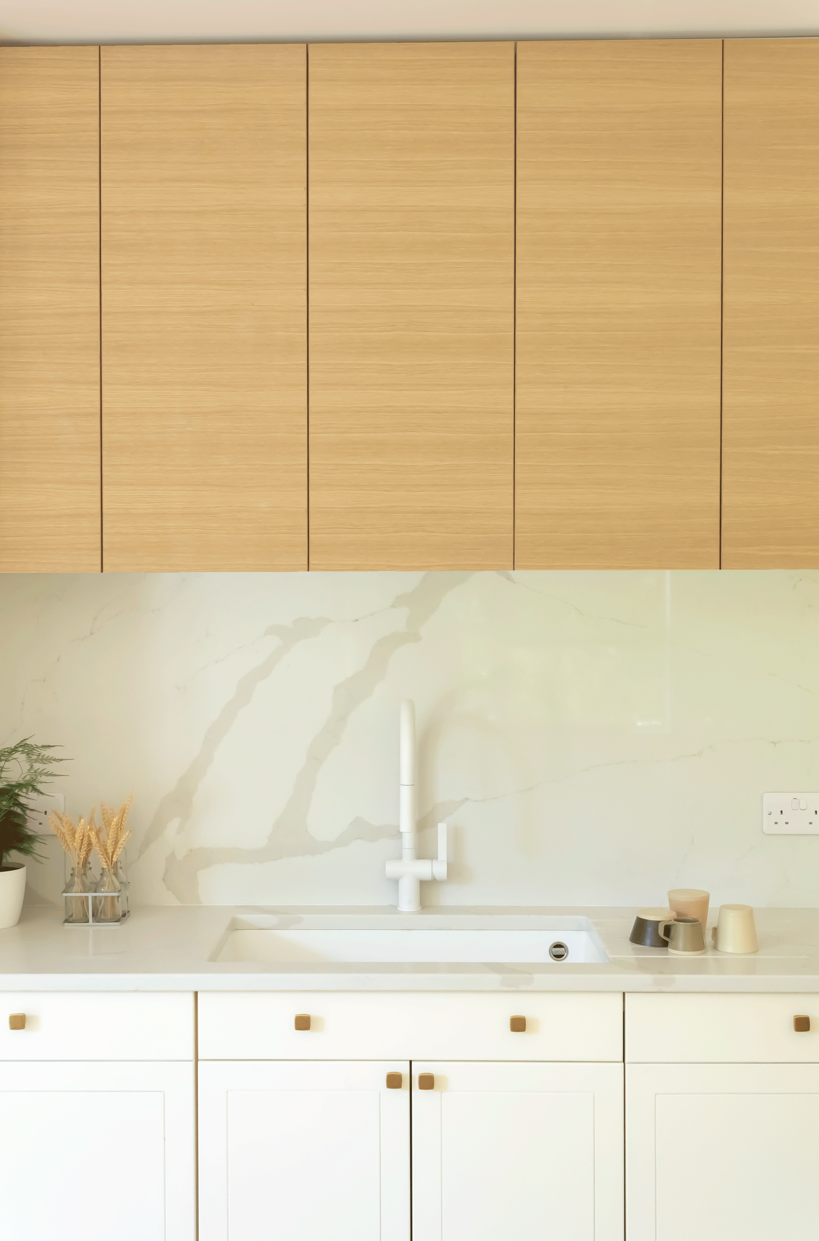 gif of timber upper cabinet doors opening and closing with brass handles