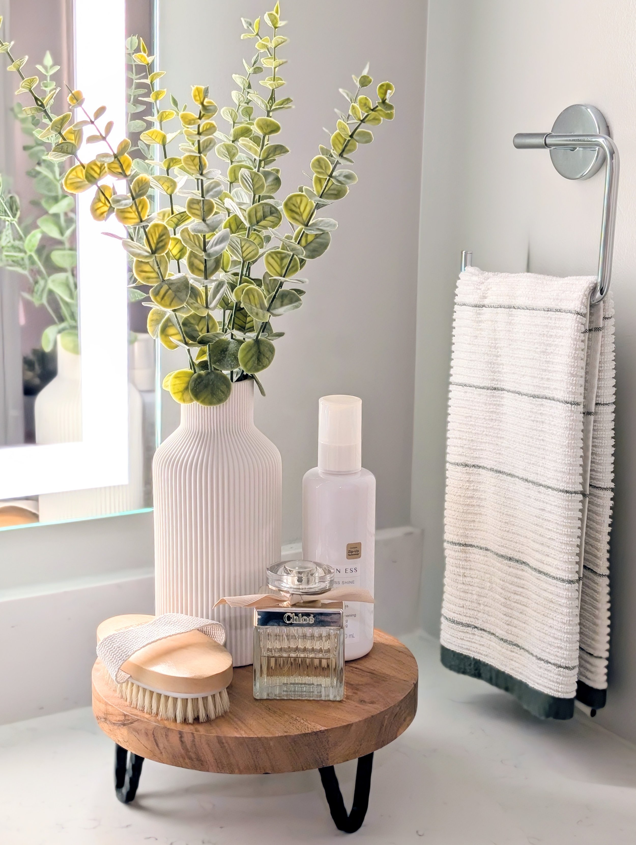 Simple Bathroom Vanity Decor Built Around Daily Essentials