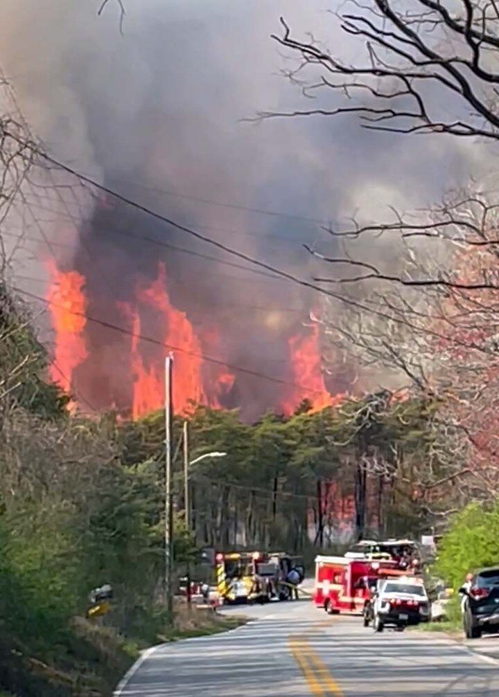 Owings Mills volunteer firefighters and EMTs were on the scene yesterday at the 8-alarm brush fire in #SoldiersDelight Natural Environment Area. 

Many thanks to our crews who staffed Engine 311, Engine 312, Truck 313, Utility 318, Special Unit 319, 