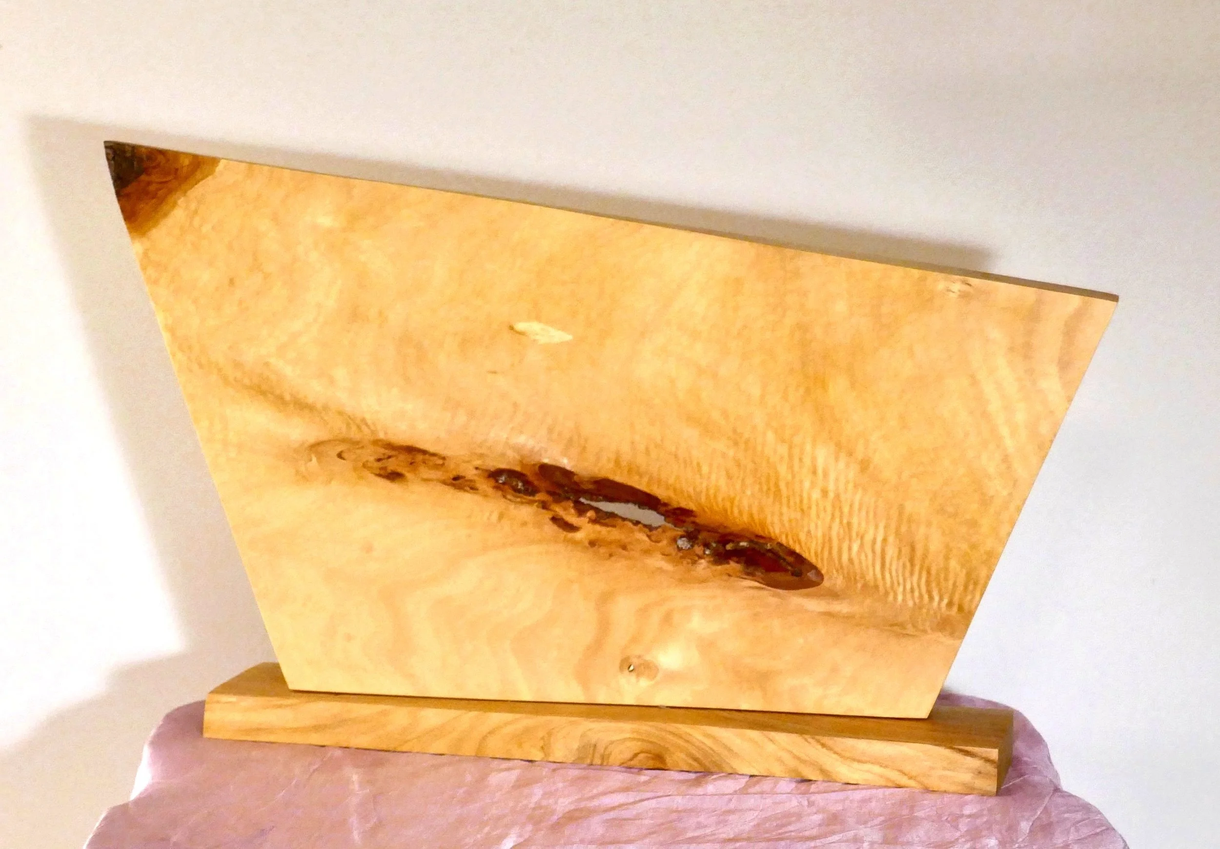 NEEDLE'S EYE 2023
Wood, English Lime
Height 27cm, Width 47cm, Depth 6cm