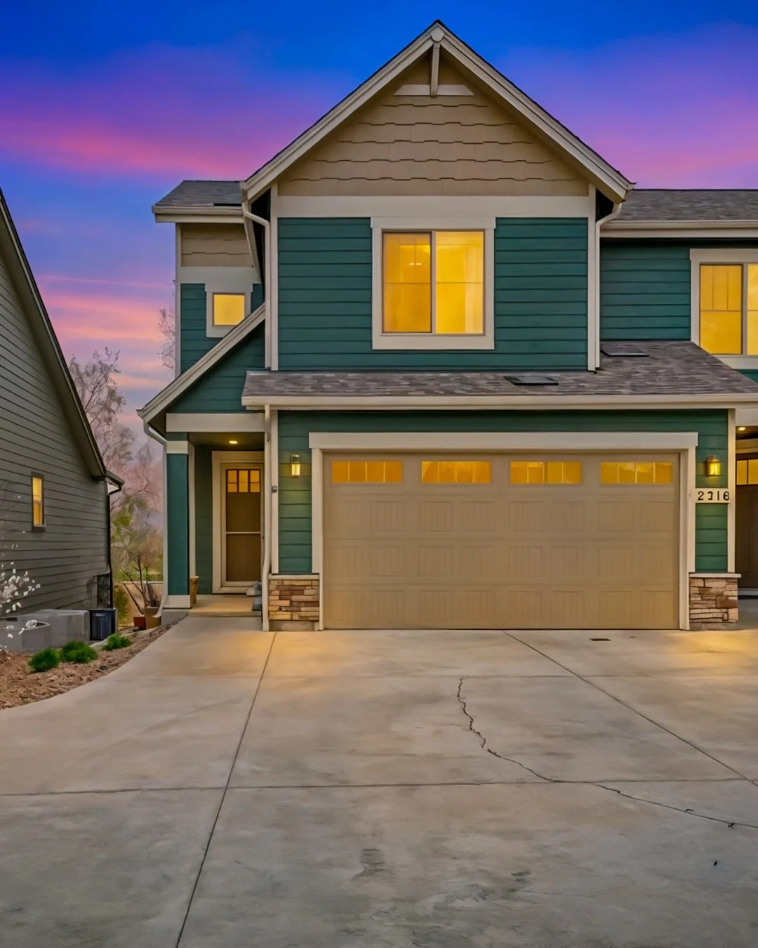 If I had buyers looking for a low-maintenance lifestyle on the golf course with vaulted ceilings, tons of natural light, and a fully finished basement in Longmont for under $600K&hellip; I&rsquo;d send them this one. 🏡⛳️

📍 2316 Calais Dr #B, Longm