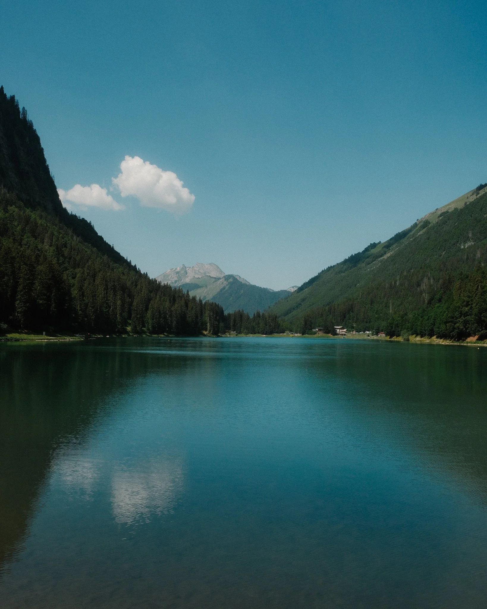 Lac Montriond and mountain views from Le Petit Rêve