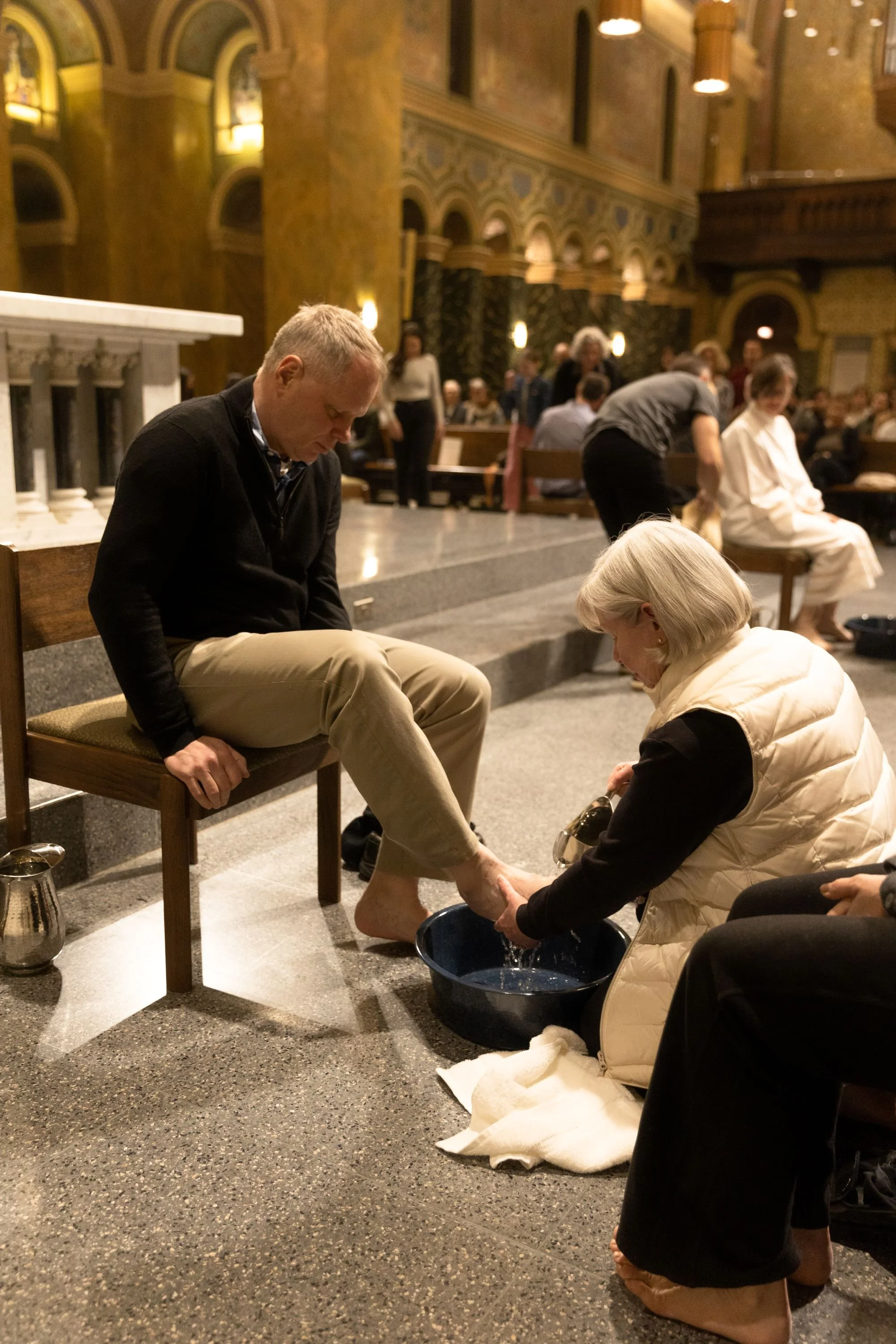 2023-HolyThursday-washingfeet.jpg