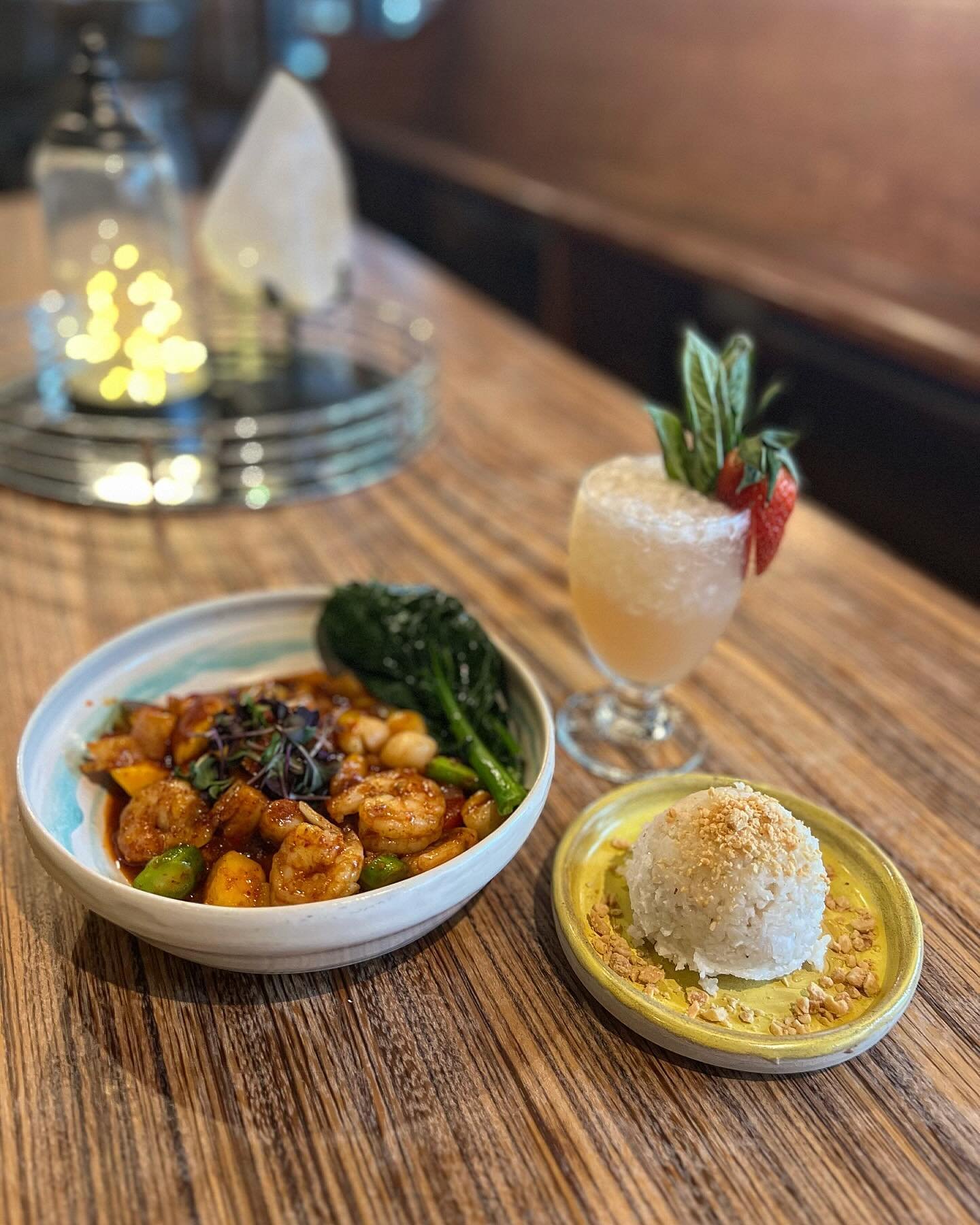 Cheers to the weekend! 
Weekend Special for 3/22
Starts at 5PM and available while supplies last. 
Mango Shrimp &amp; Scallops
Chili oil, baby corn, Chinese broccoli, onions, sweet peppers and peanuts. Served with coconut rice. 
Our Spring Cocktail m