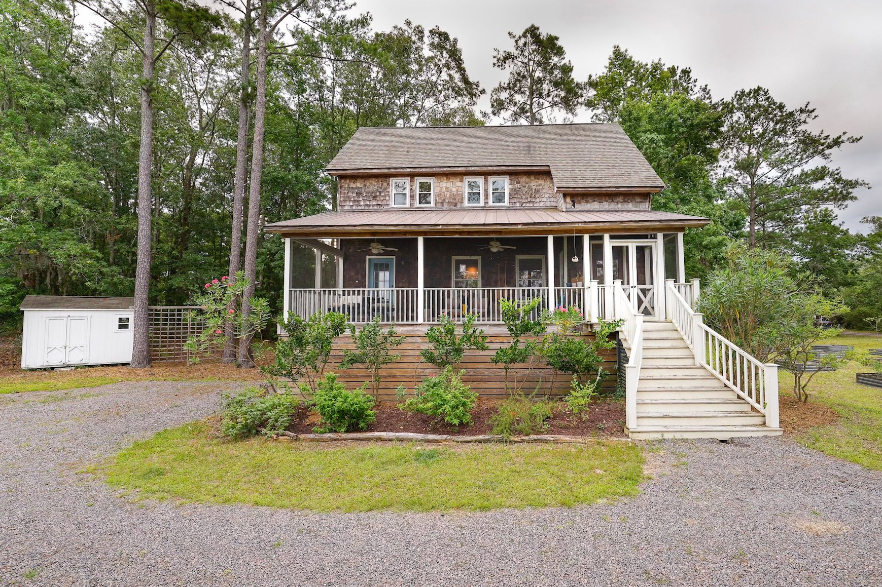 1711 YELLOW HOUSE