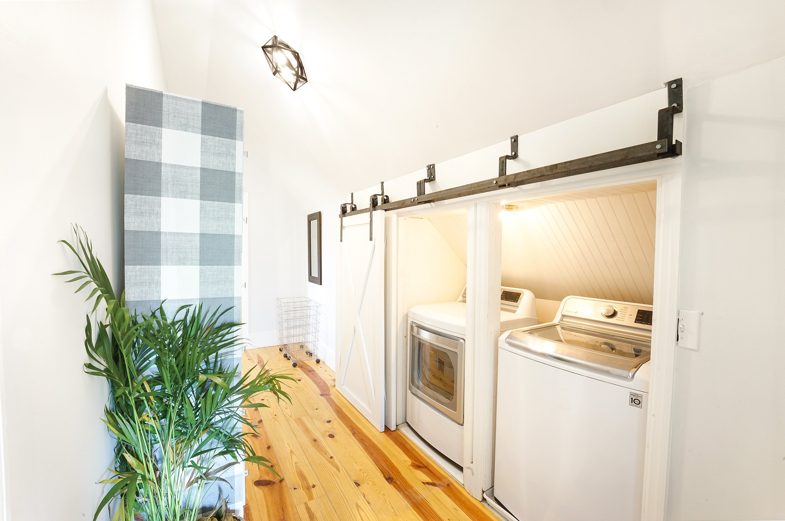 LAUNDRY SPACE
