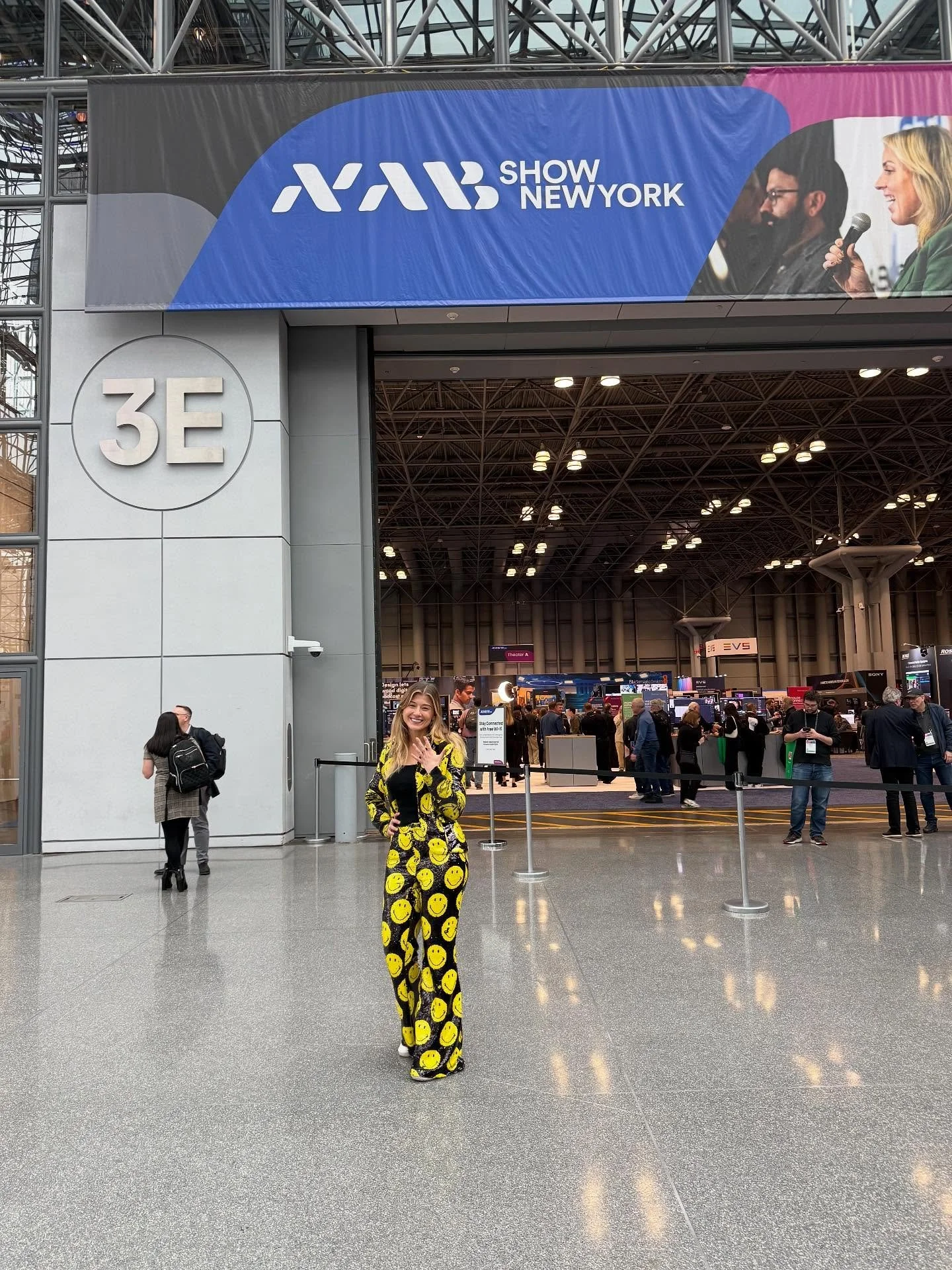 Stand out in a sea of black suits, be the one to put a smile on someone&rsquo;s face!! I loved seeing the reactions to this suit 😊 

What a whirlwind of a week! Always look forward to @nabshow every year to reconnect with my radio people.

Finally f