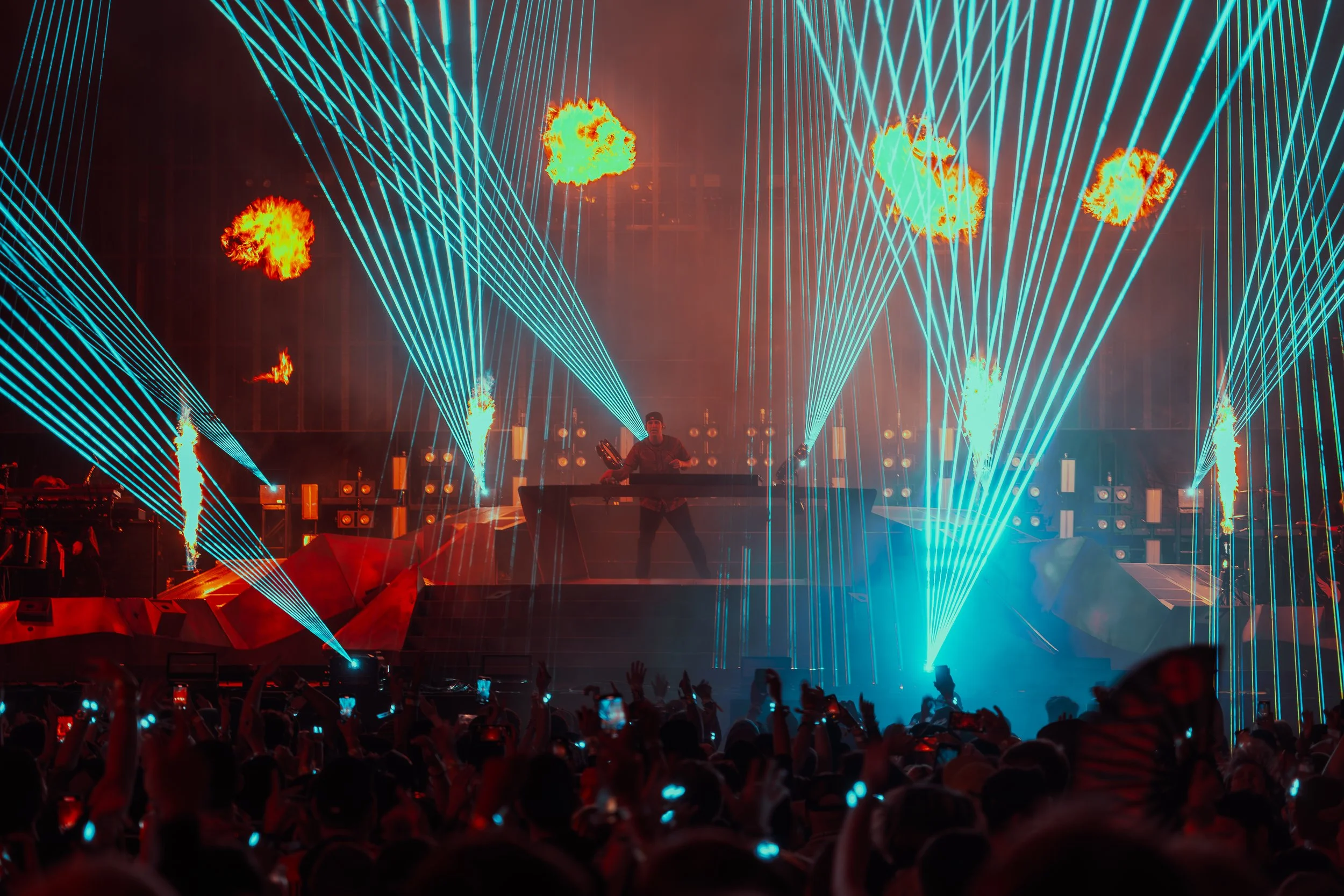 Laser Designer: Laser Monkey
Laser Supplier: JDL FX, Polar Productions, Prime Lasers