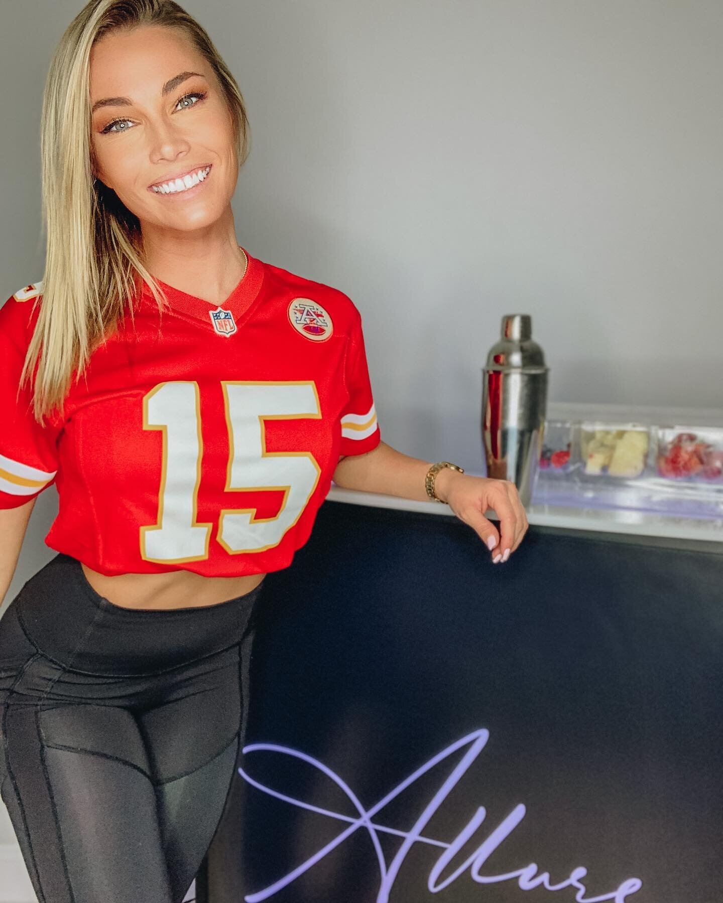 You know Super Bowl is in 17 days! Pick a team, pick a couple of bartenders and you have a winning party 🍾 #alluretalentgroup #superbowl2021 #superbowlliv 

Bookings@alluretalentgroup.com