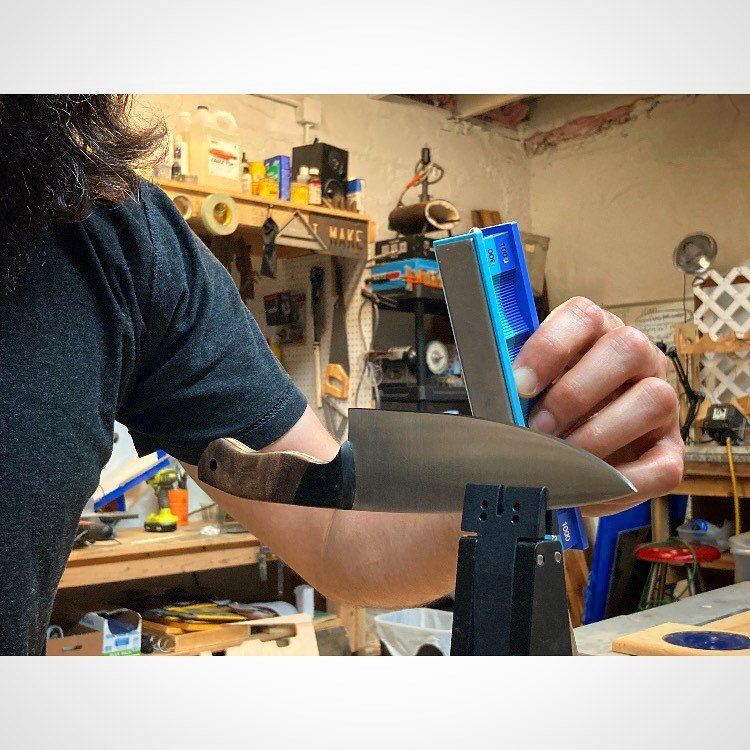 One of the things I love about @officialwickededge is the control, I know that the bevels will be perfectly even throughout the entire length of the knife, and knowing that, it produces sharpness on a whole different level! #wickededgesharpeners #wic