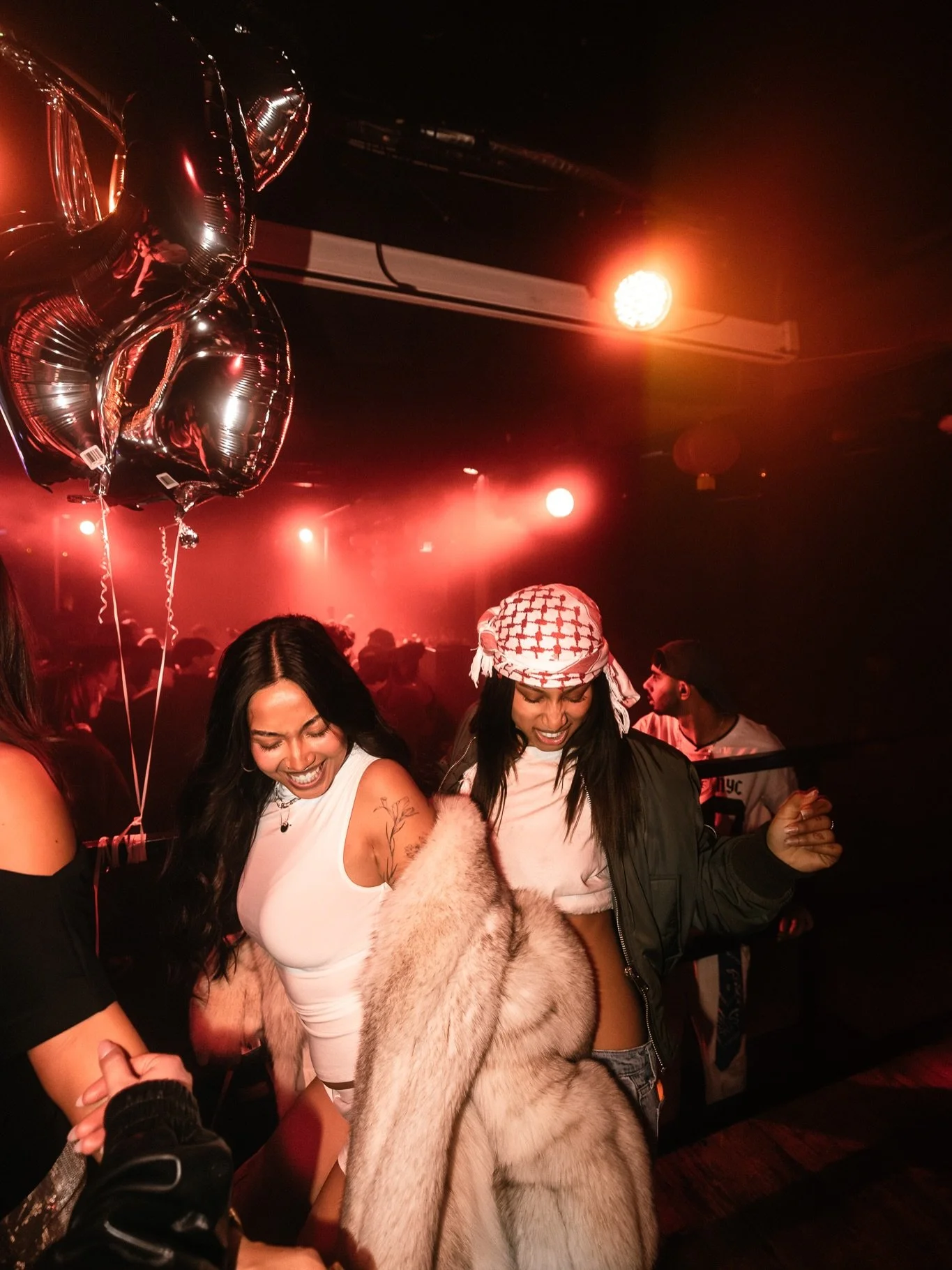 #MidnightMondays tonight? DJs @mrchristianflores @_djlemon @francisneil w/ @miekoisaac_ dance 🌹

always free @dlchicken and $4.75 jameson 

free rsvp - fortunesoundclub.com