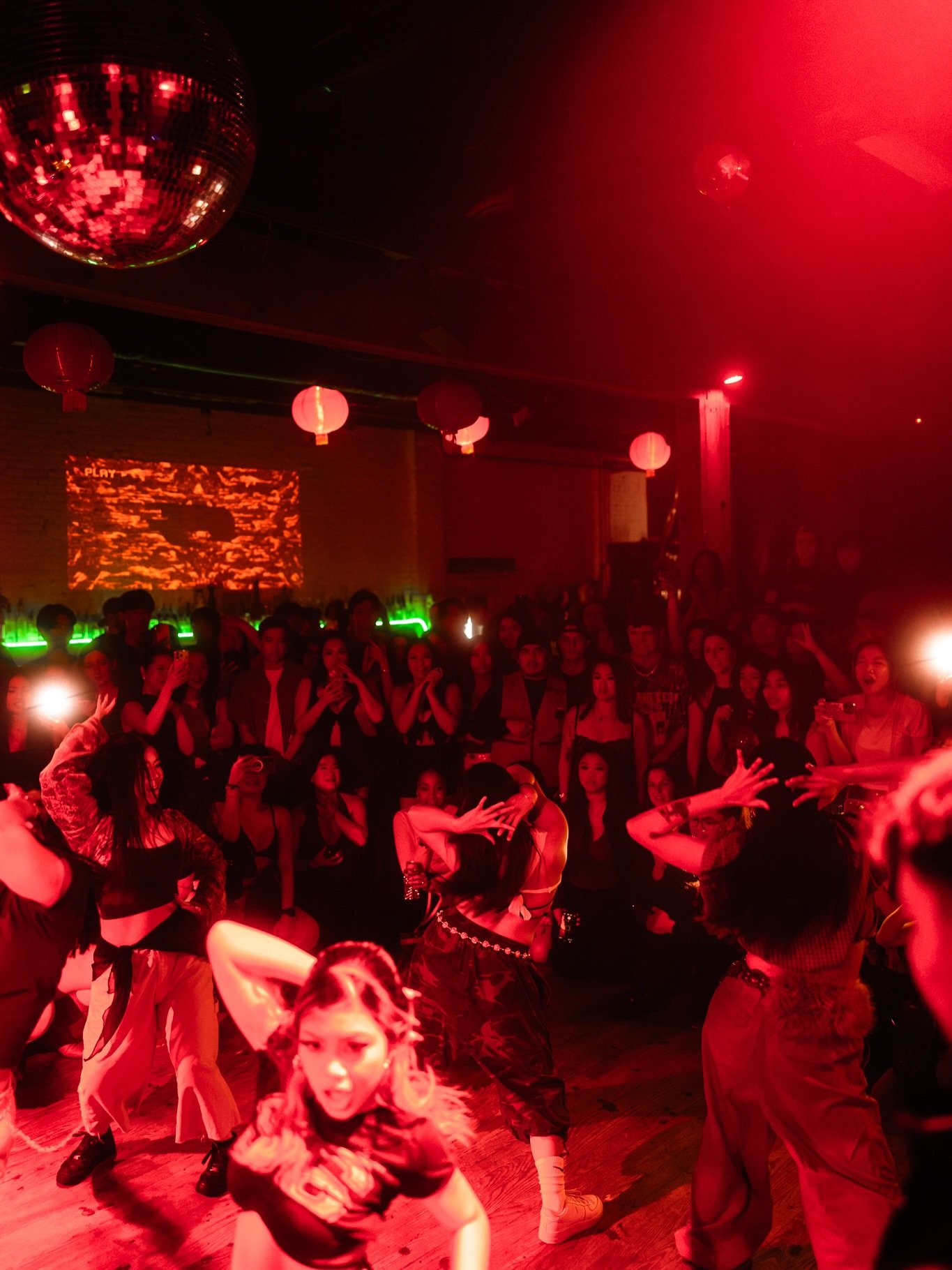 under the disco ball tonight at #MidnightMondays 🪩
r&amp;b all night, free @dlchicken + $4.75 jameson

sounds by djs @mrchristianflores @francisneil @_djlemon @champagnerjjj + @kevinnmand hosted by @westfreshprince 

free rsvp - fortunesoundclub.com