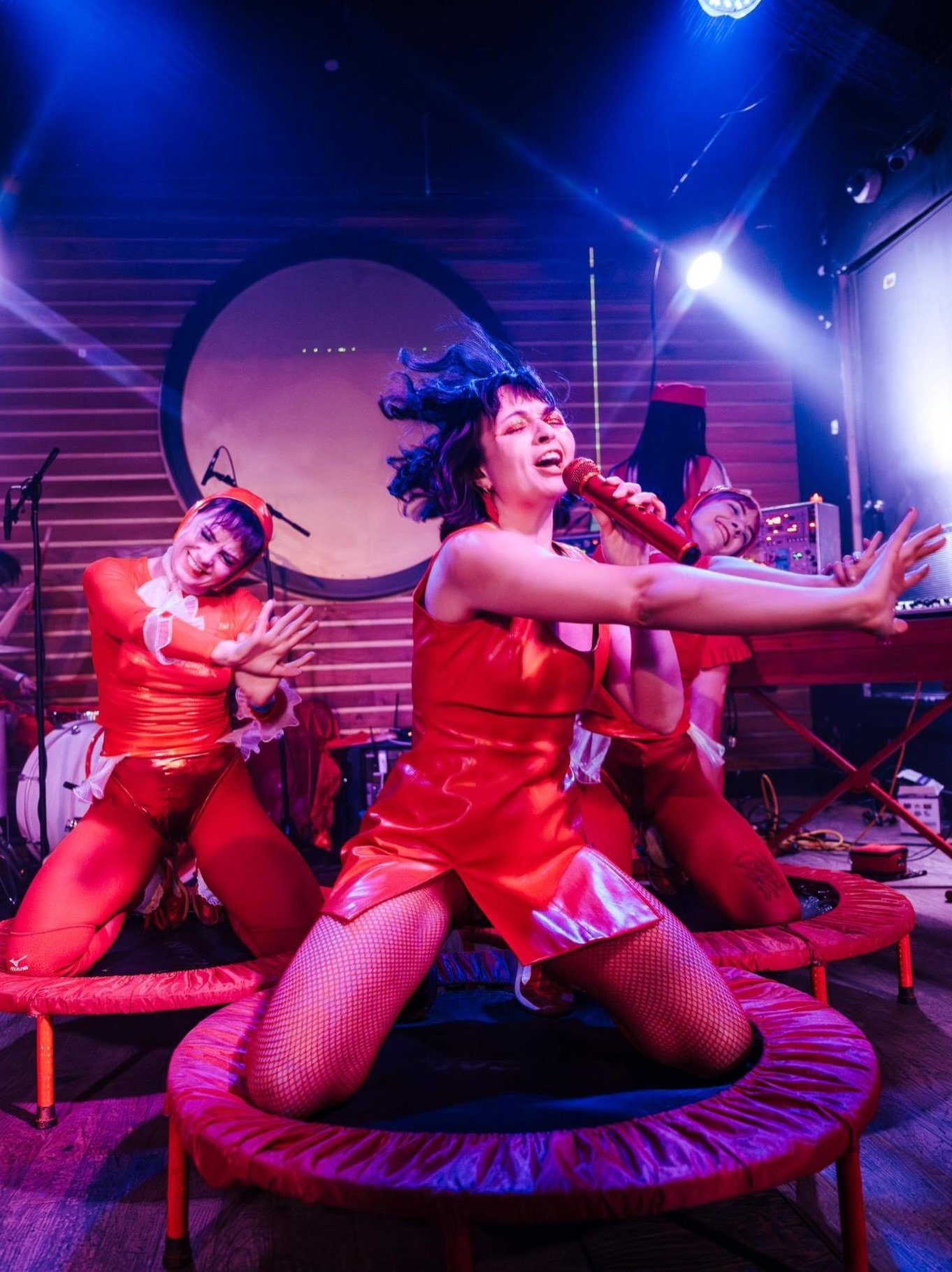 Travelling across the gelliverse tonight with @gellihaha ✨🚀
📸: @timothynguyenphoto