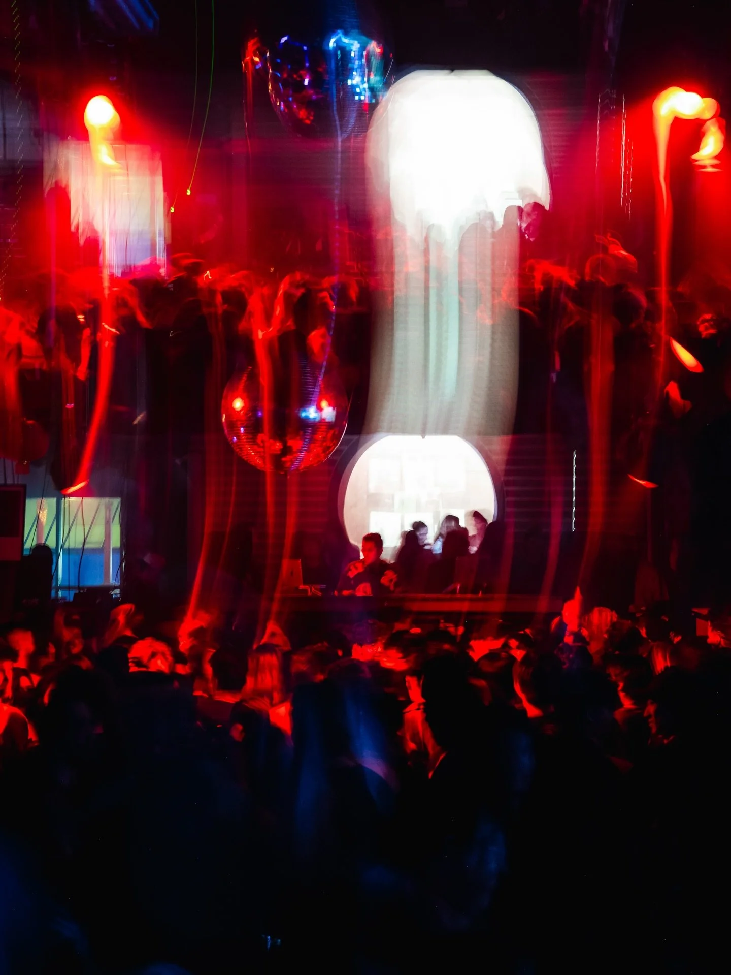 (Un)forgettable nights @decadeparties 😉 Let&rsquo;s run it back on Monday with $ome $exy $ongs 4 U 💓 📸: @amrinprasad