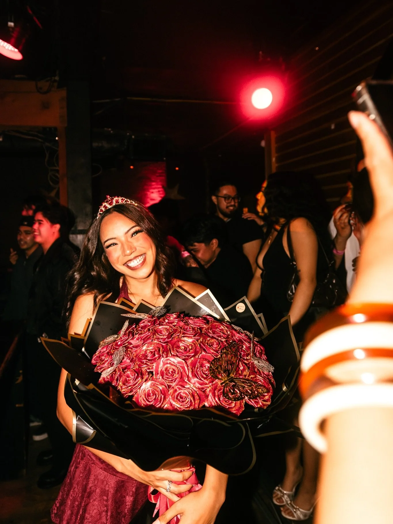 Siri Play Fetty Wap 🎚️ @decadeparties 📸: @rhclarkcreative