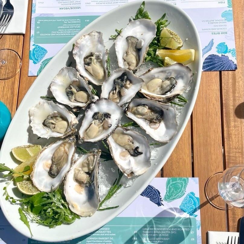 Shuck Shuck, Hooraaaay! Our fresh Porthilly oysters are back on for Saturday specials 🦪 Don't miss them!🤤 ⁠
⁠
#oysters #cornishseafood #seafood #cornwall #seafoodlover #lovecornwall #cornishcoast #kernow