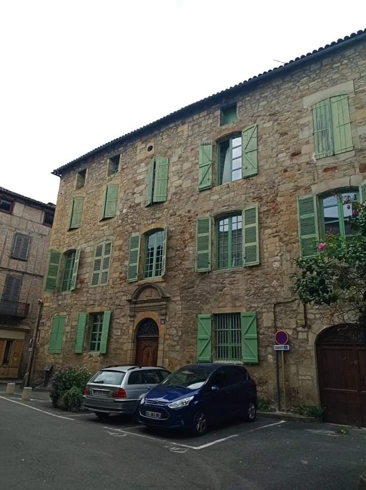  Our accommodation for the night was not a gîte but an apartment in a building that was constructed some time in the 1700s and has been with the same family for generations. This was luxury for us. 
