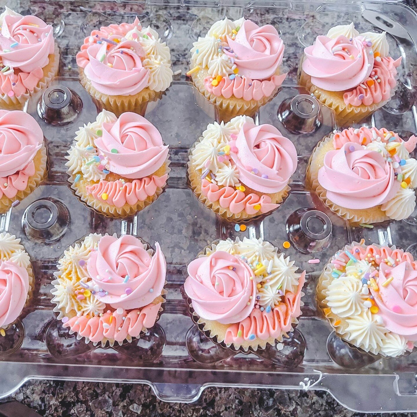 Love a pretty set of birthday cupcakes! Pretty in Pink 💖 ⠀
⠀
⠀
⠀
#confettibakeco #kwawesome #homemade #pinkcupcakes #wrawesome #homebakery #homemadegoods #etsywr #cupcakes #cookies #cakes #yummy #waterloo #shoplocal