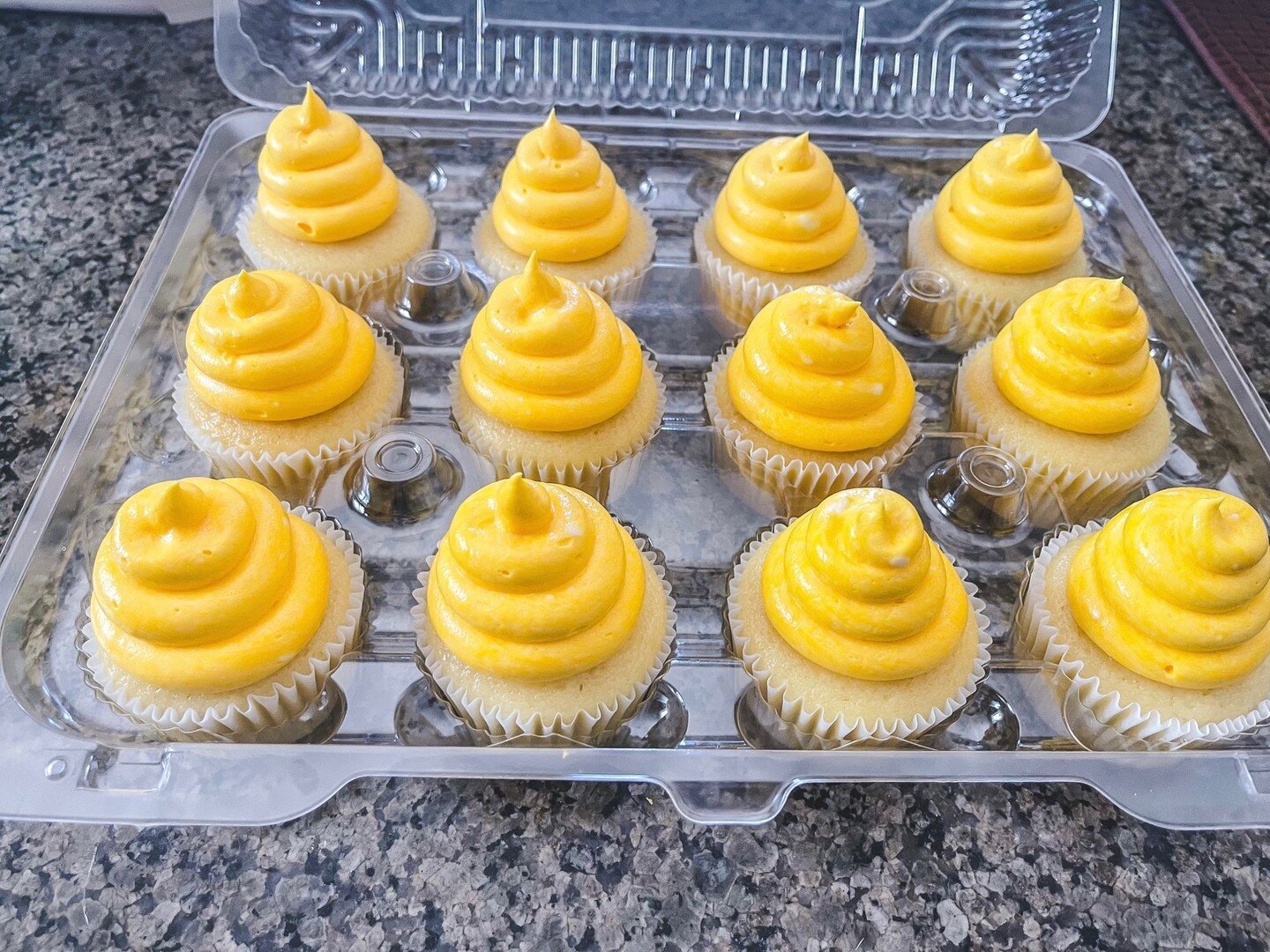 How fun are these hive cupcakes. For a bee-itiful shower 🐝 

#confettibakeco #kwawesome #wrawesome #homebakery #cupcakes #buttercream #homemadegoods #etsywr #cupcakes #cookies #cakes #yummy #waterloo #shoplocal