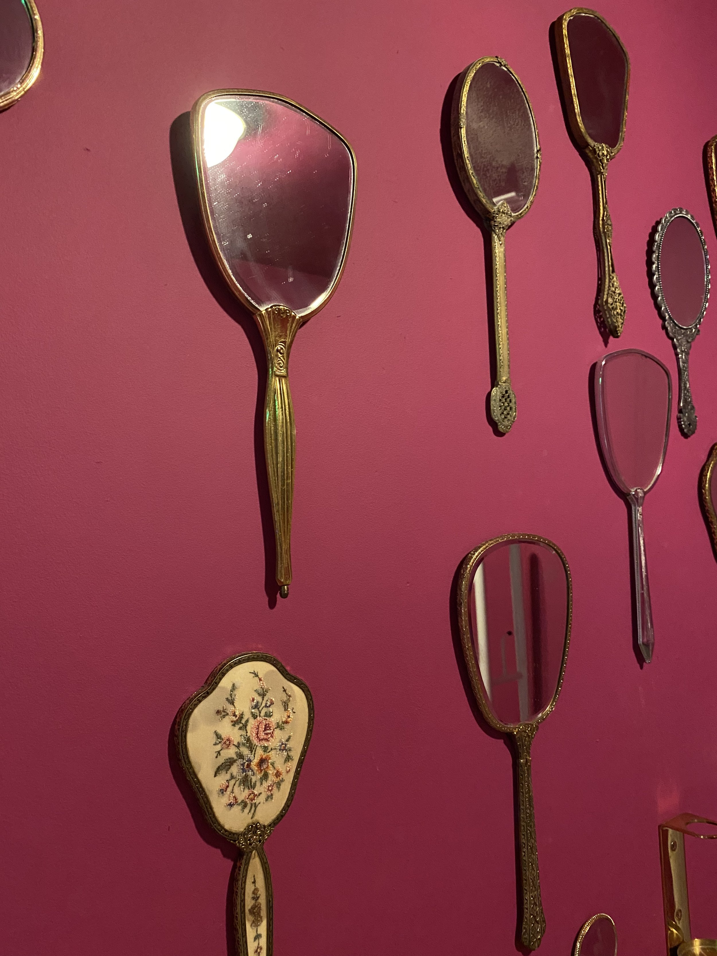 Mirrors detail in bathroom