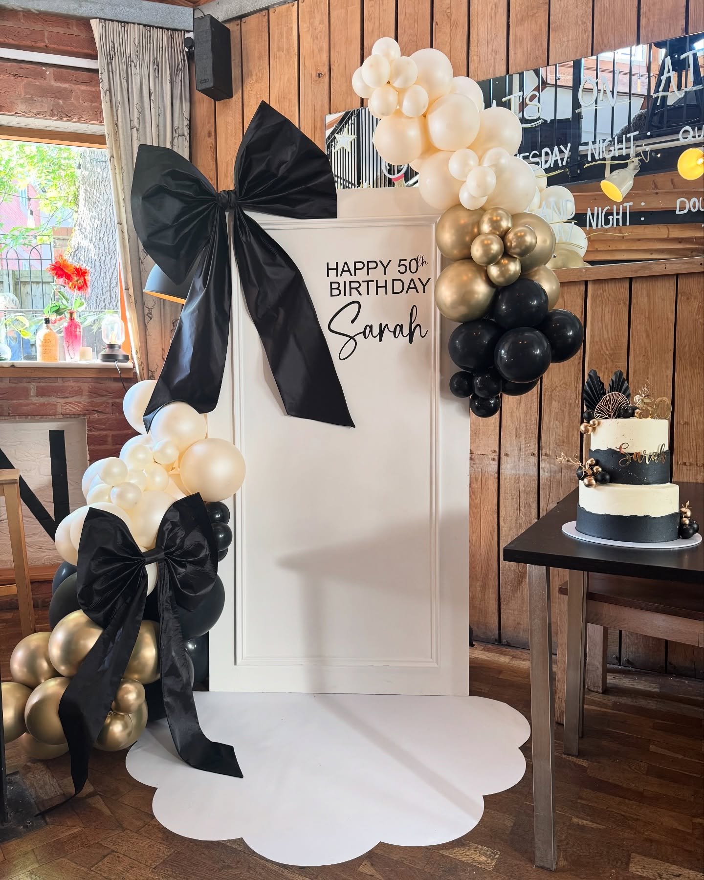 A bow-tiful birthday setup π€ @oktogram_ and gorgoeus cake to match by the fab @monicas_bakes π
π DM to enquire for your next event π«