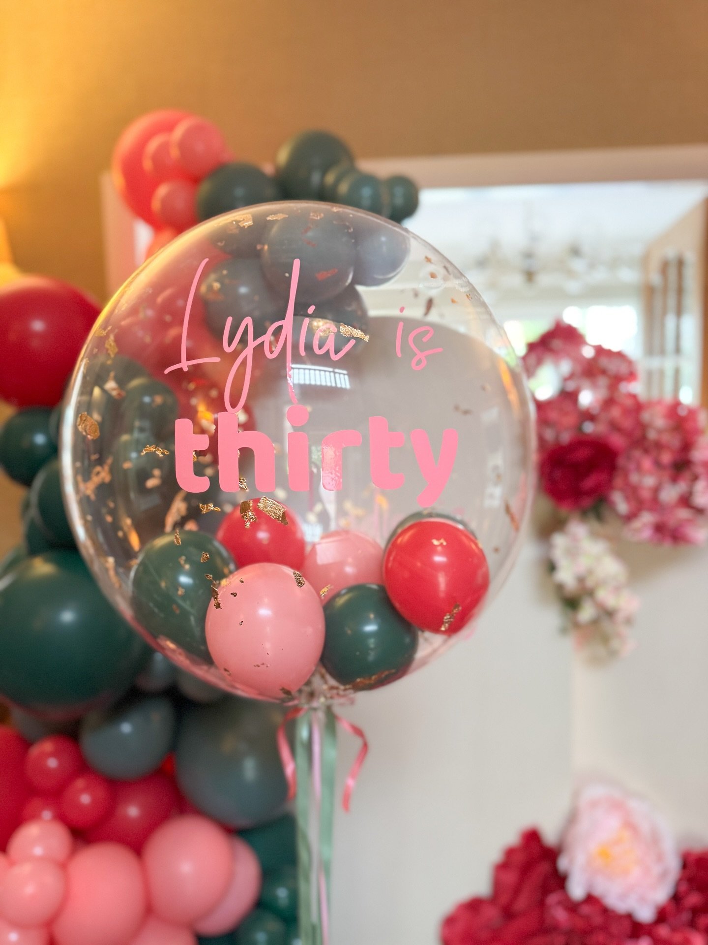 β¨ Celebrate in style! β¨ Our custom helium bubble balloons are the perfect centrepiece for any celebration- like this gorgeous tropical setup, paired perfectly with a luxe balloon backdrop ππ
Custom colour palette with a personalised message πΈInst