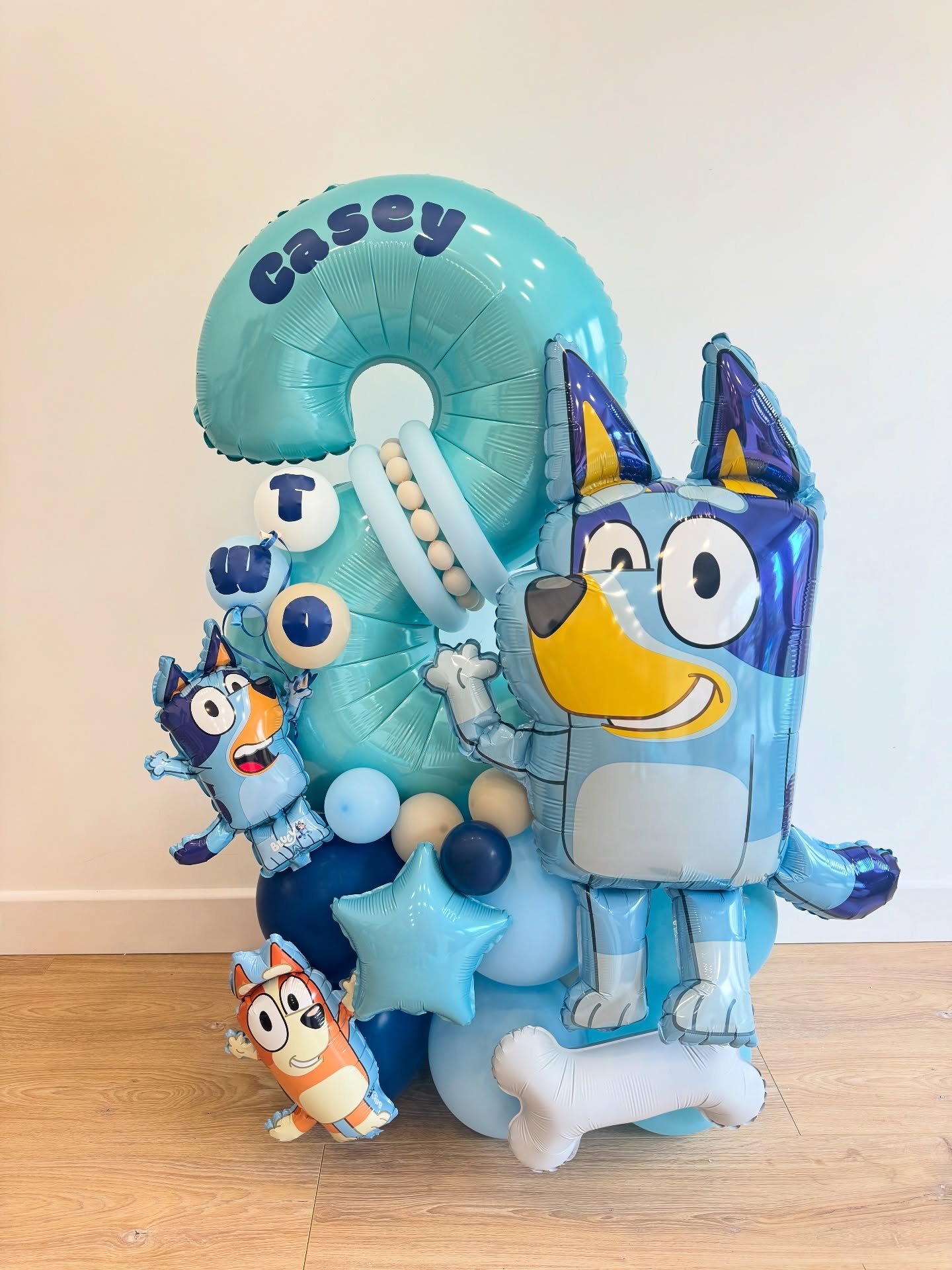 πβ¨ Bluey birthday vibes! β¨π
I had so much fun creating this adorable setup for Casey’s 2nd birthday! ππΎ Featuring everyone’s favorite pup pals. Perfect for your little one’s big day! ππ
π DM to book your custom balloon stack