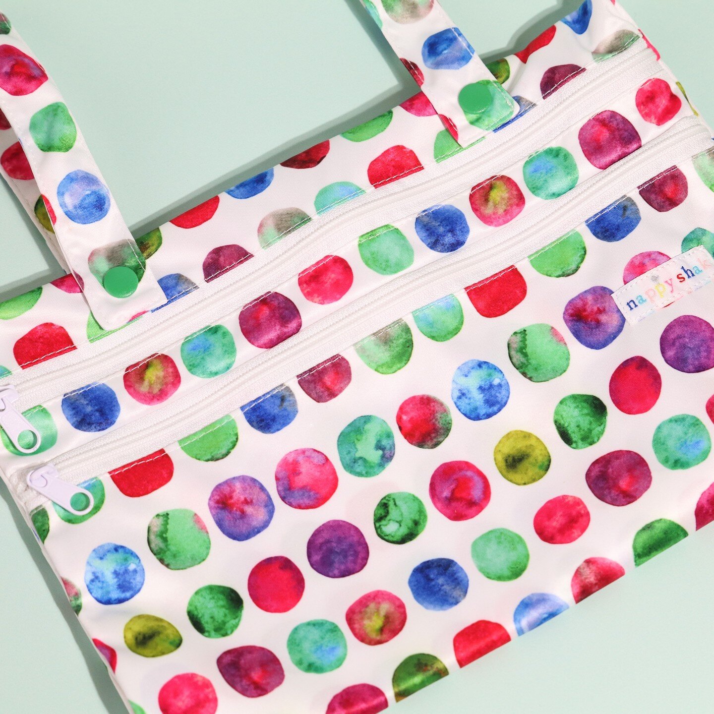 Our Waterproof Wet Bags are designed for storing your reusable cloth nappies, with two compartments for separating clean and soiled nappies.

The two snap hooks make them ideal for hanging up at home or on your buggy / stroller when you&rsquo;re out 