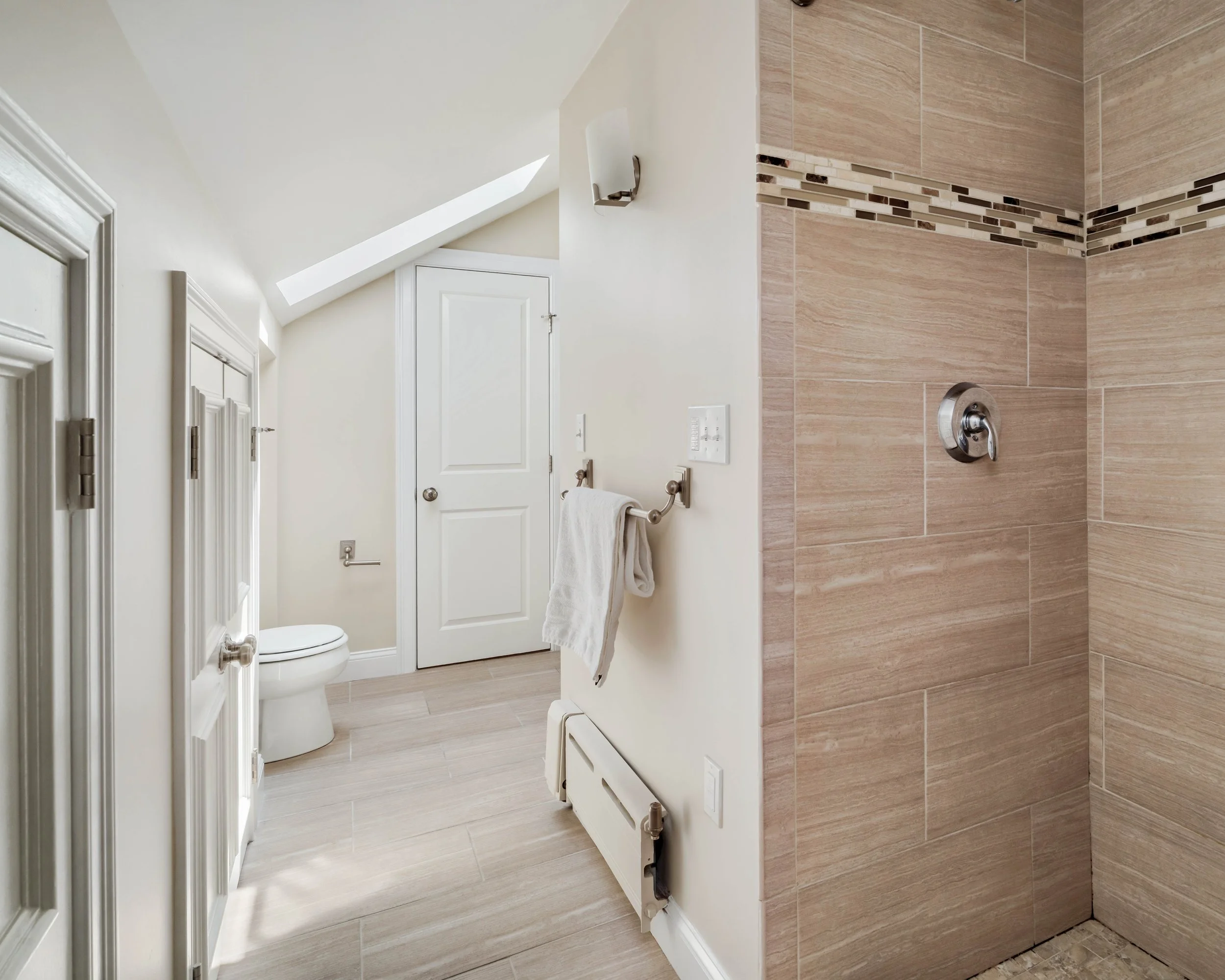Primary Bed & Bath-08978.jpg