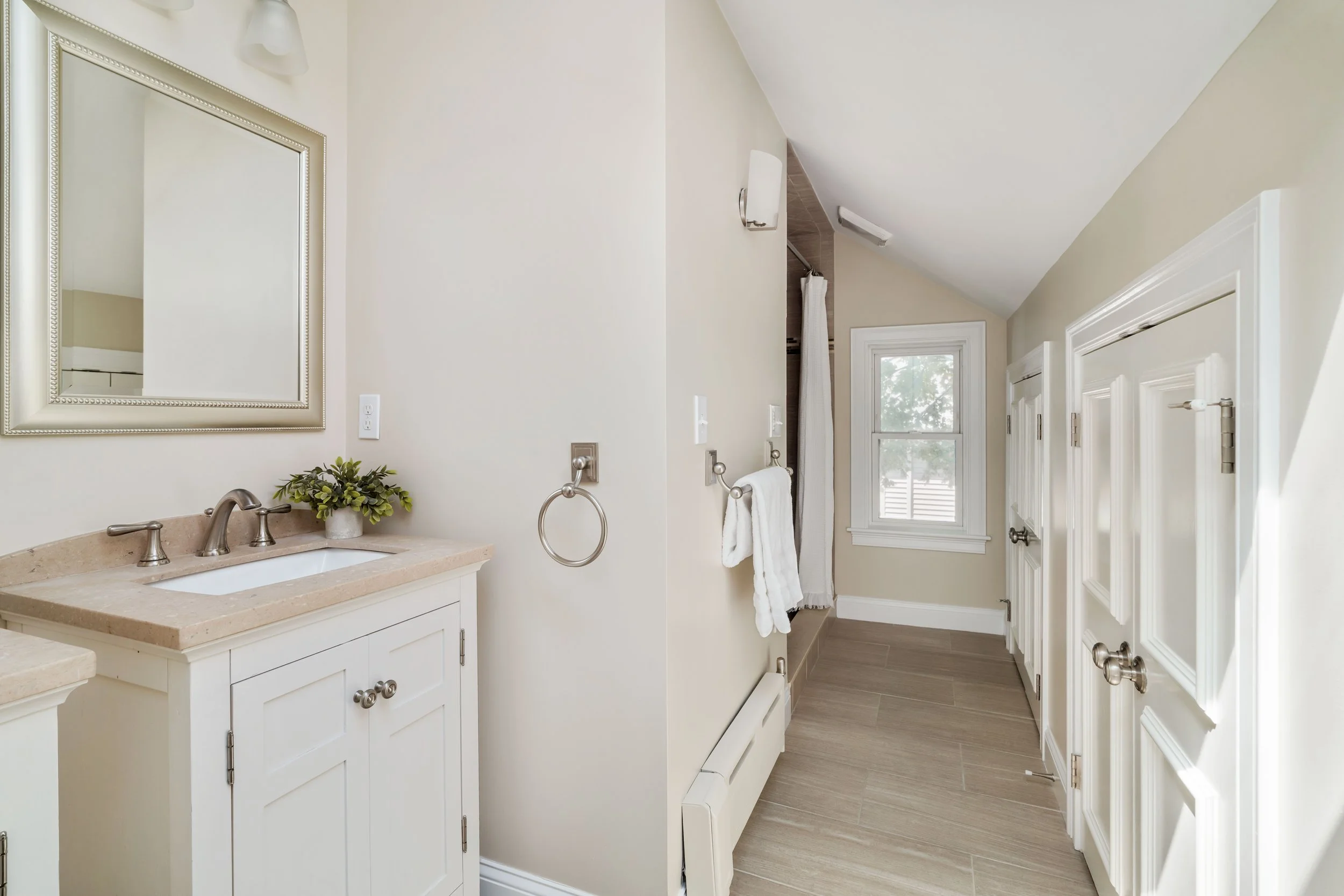 Primary Bed & Bath-08974.jpg